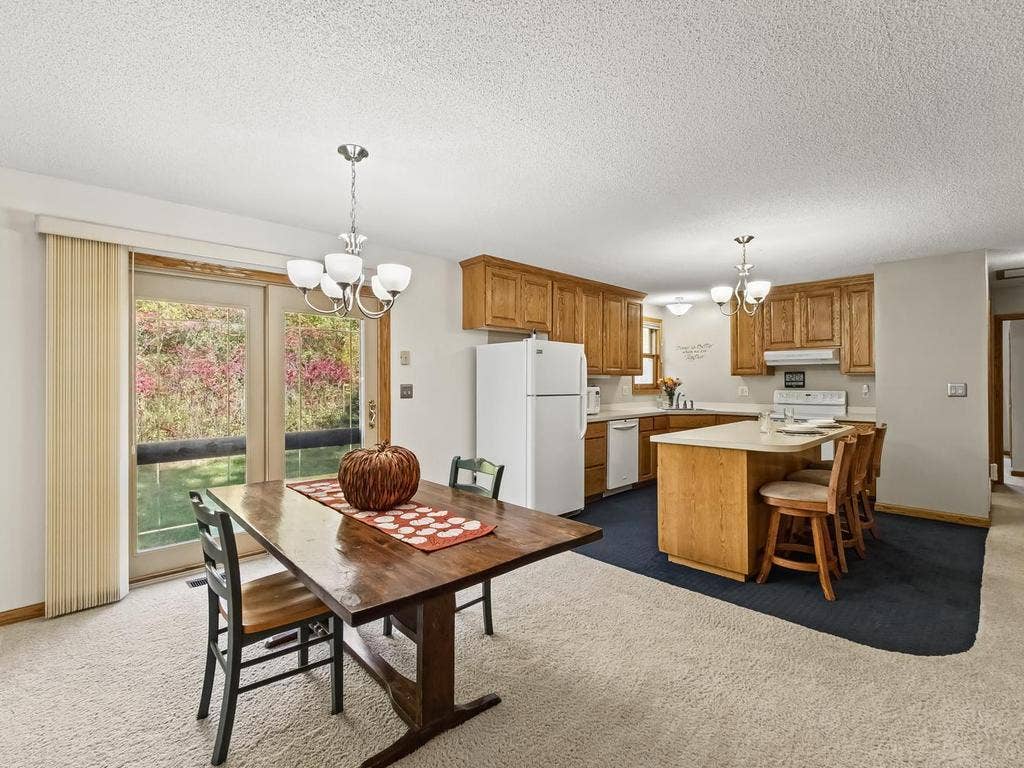 7080 Highway 12, #U, Independence, MN 55359 017-032-Kitchen-1024x768.jpg