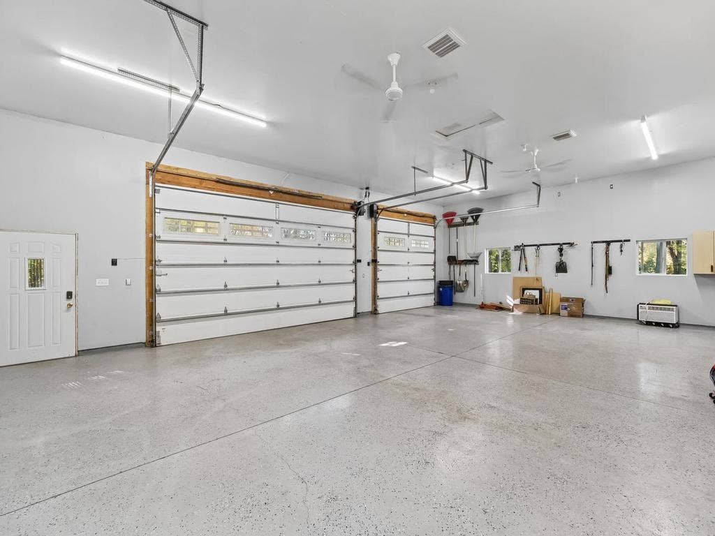 7080 Highway 12, #U, Independence, MN 55359 029-014-Garage-1024x768.jpg
