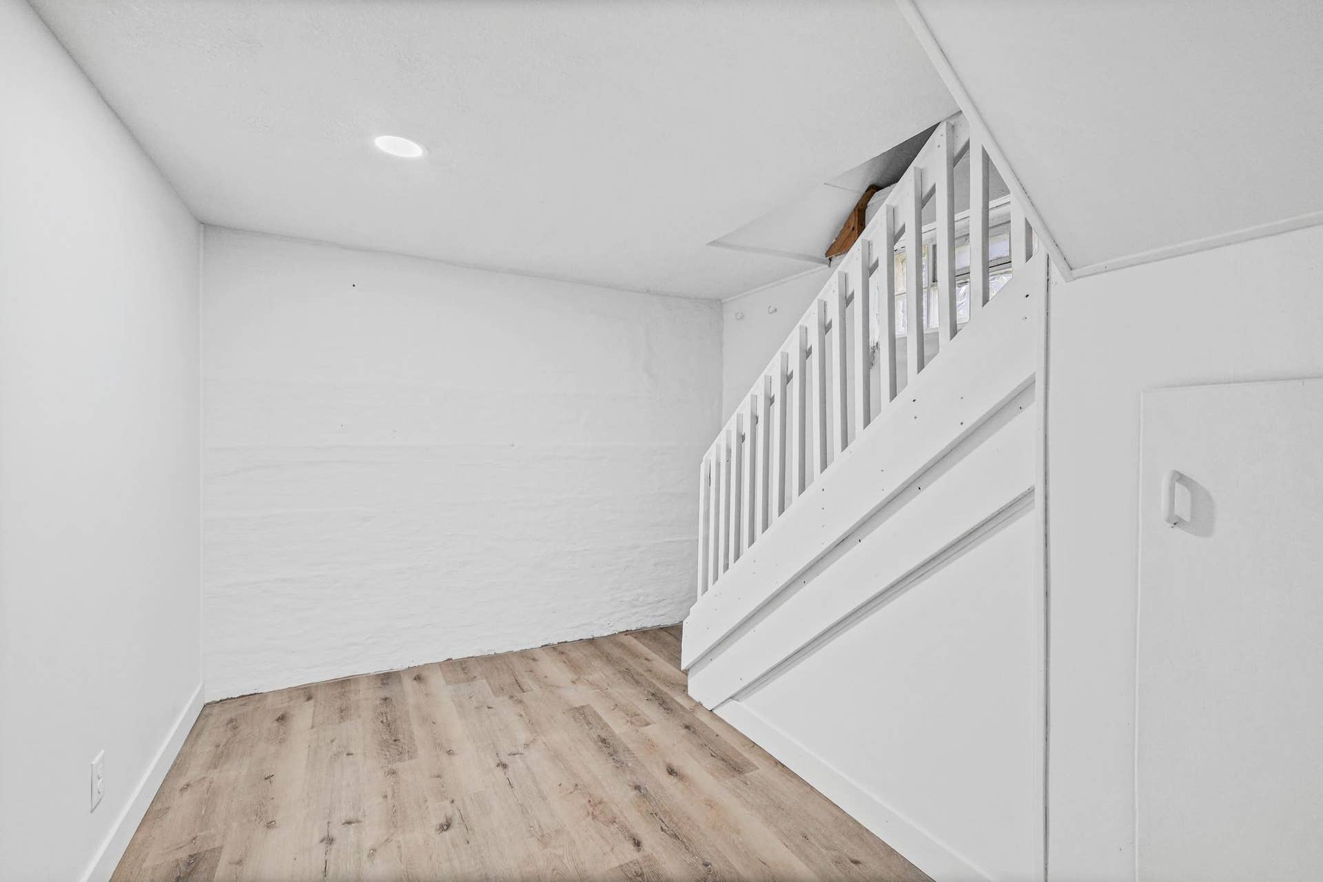 1227 Thomas Avenue, 93, Saint Paul, MN 55104 1227 Thomas Avenue, 93, Saint Paul, MN 55104