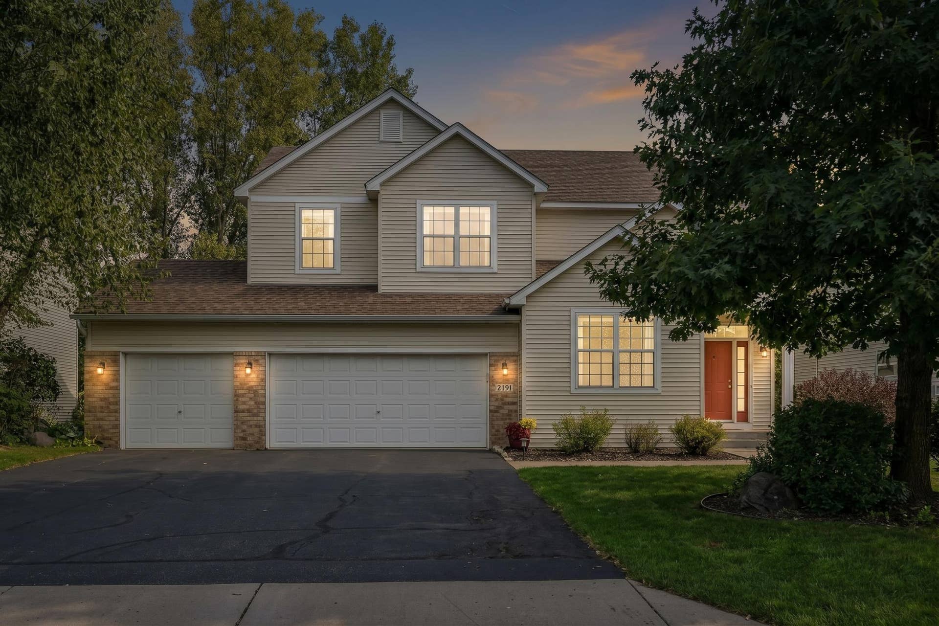 3291 N View Lane, Woodbury, MN 55125 38-print-Twillight.jpeg