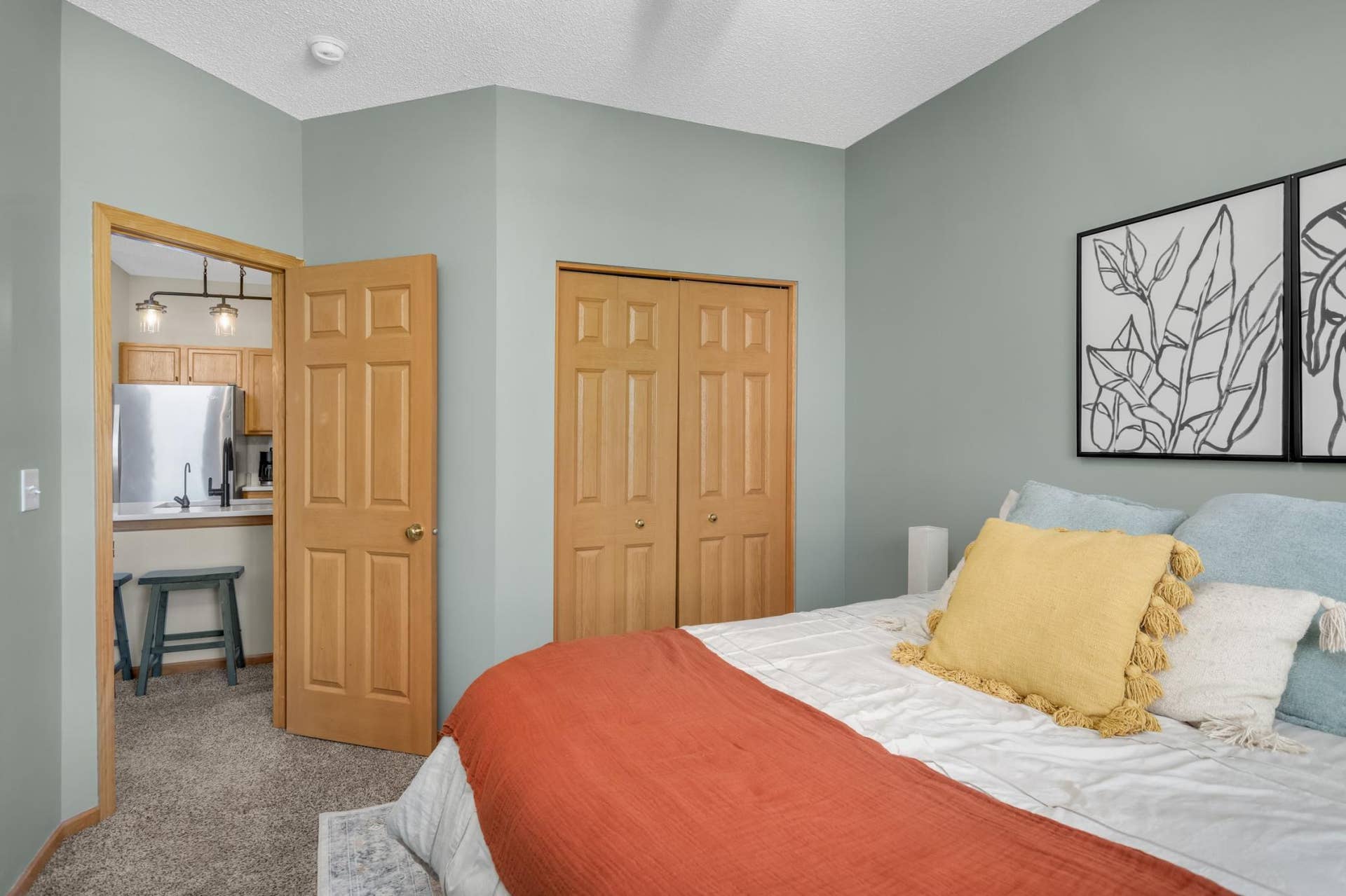 657 Kingfisher Lane, #C, Woodbury, MN 55125