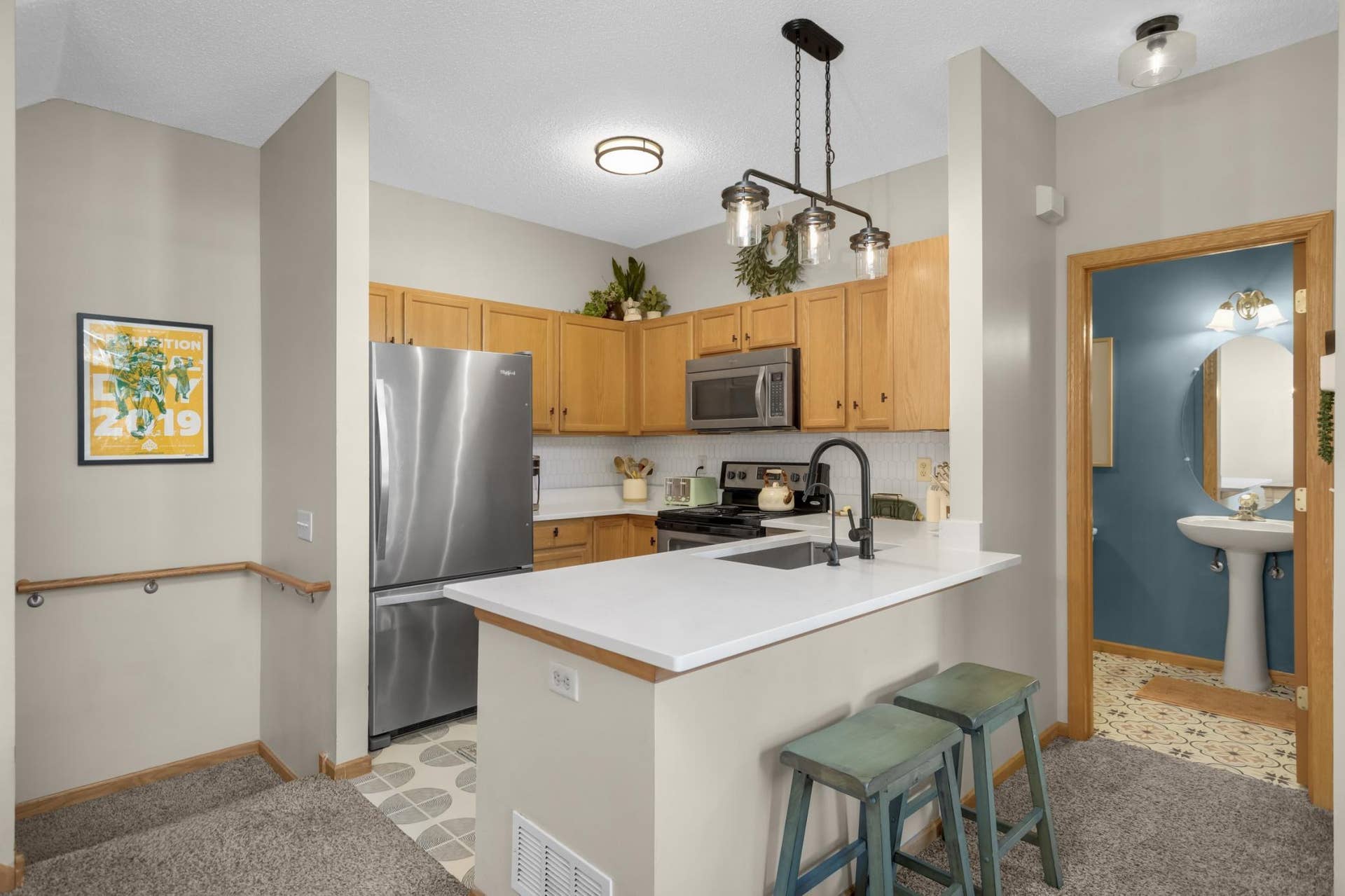 Nice open kitchen with breakfast bar