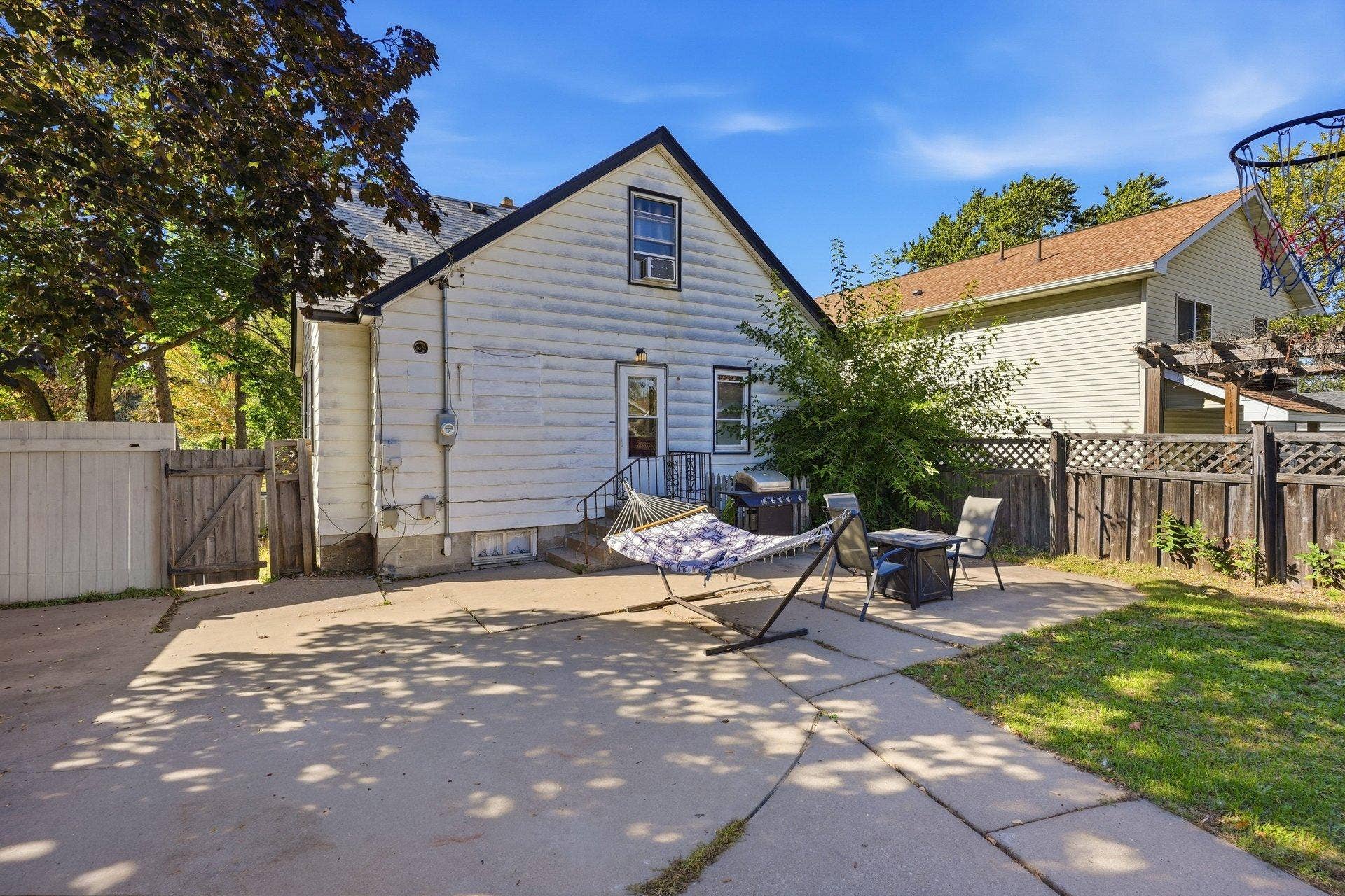 1255 6th Avenue S, South Saint Paul, MN 55075 006_1255_6th_ave_s_1_499.jpg
