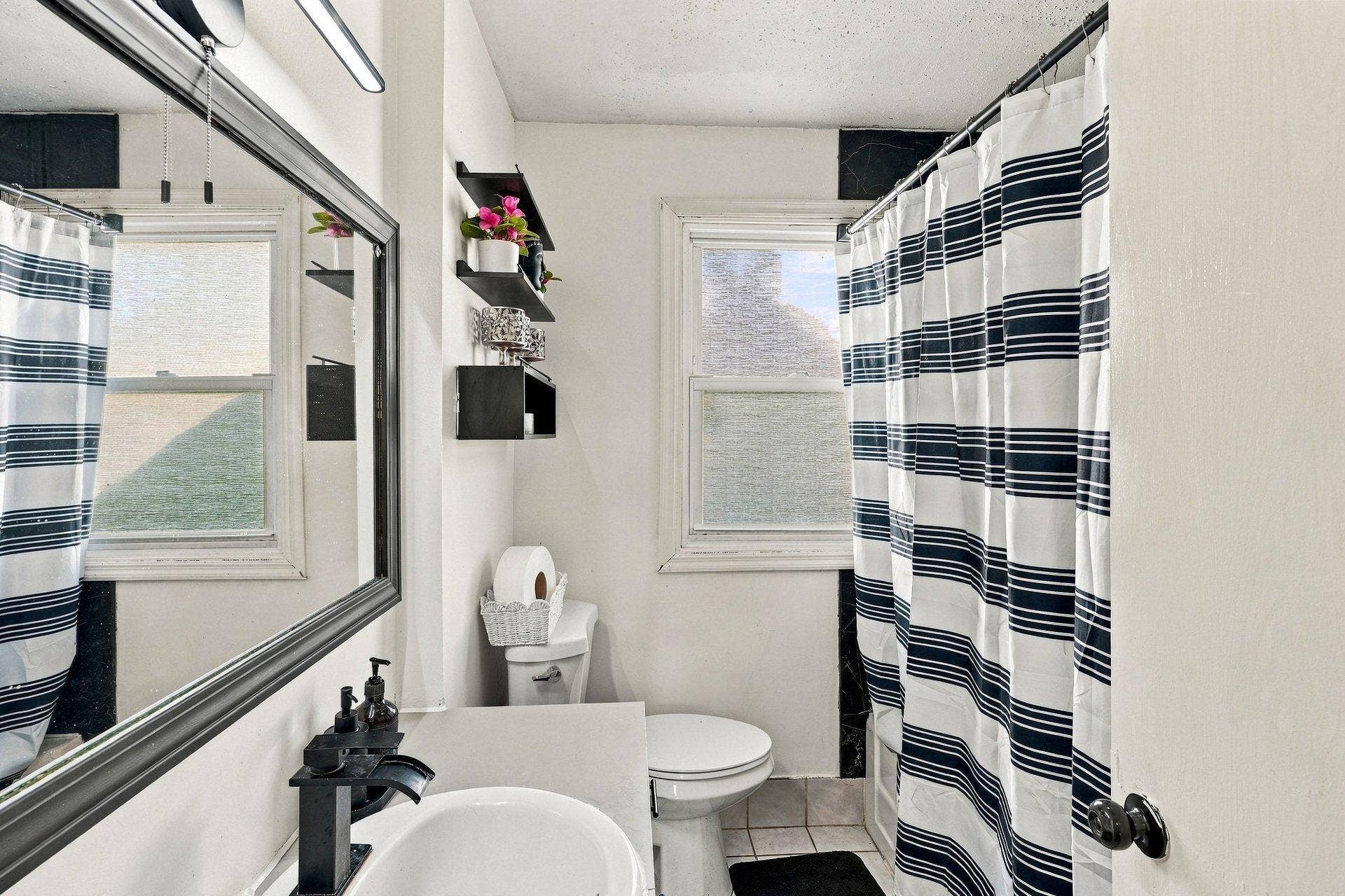 1255 6th Avenue S, South Saint Paul, MN 55075 021_1255_6th_ave_s_23_691.jpg