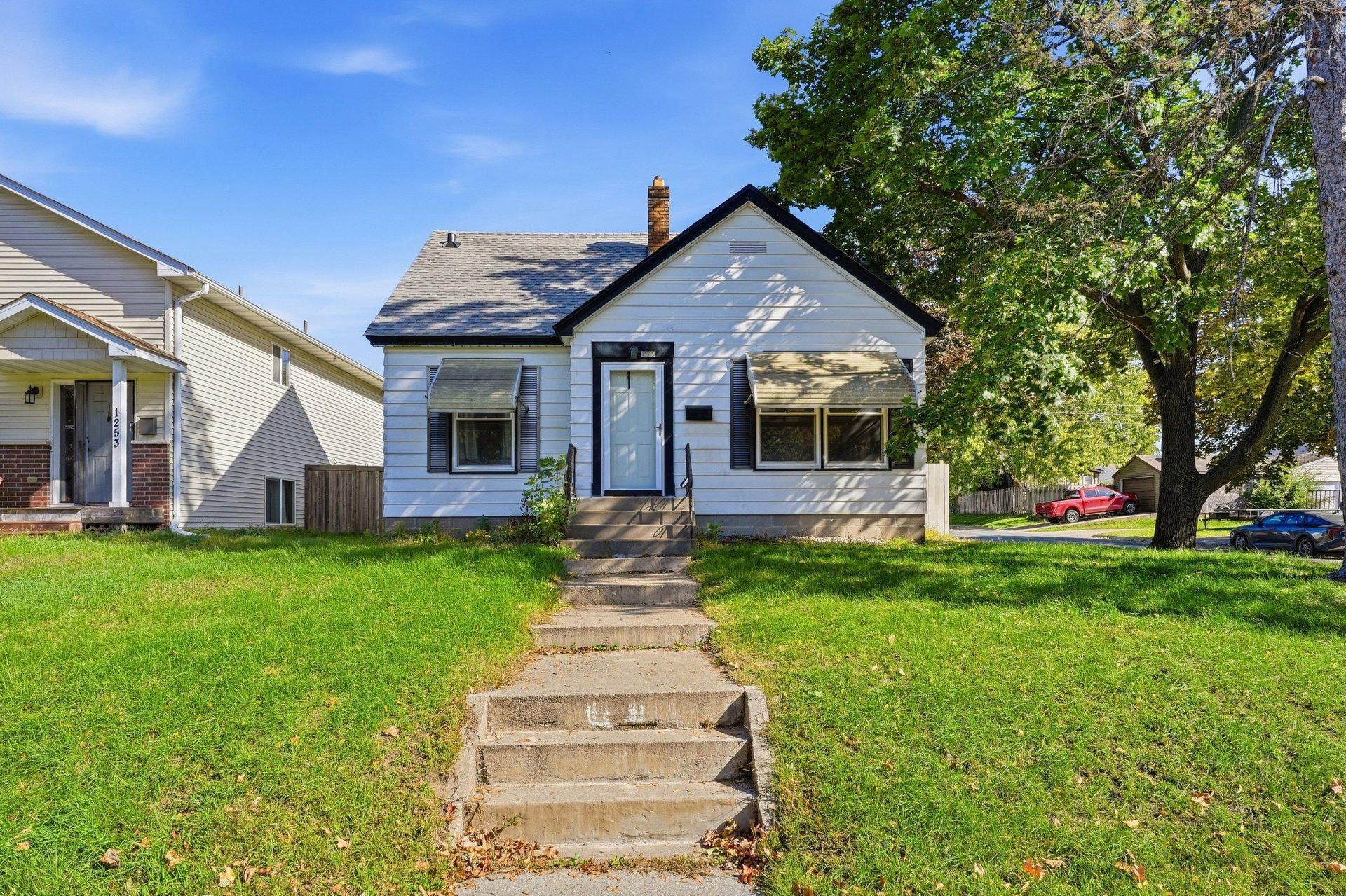 1255 6th Avenue S, South Saint Paul, MN 55075 003_1255_6th_ave_s_5_60.jpg