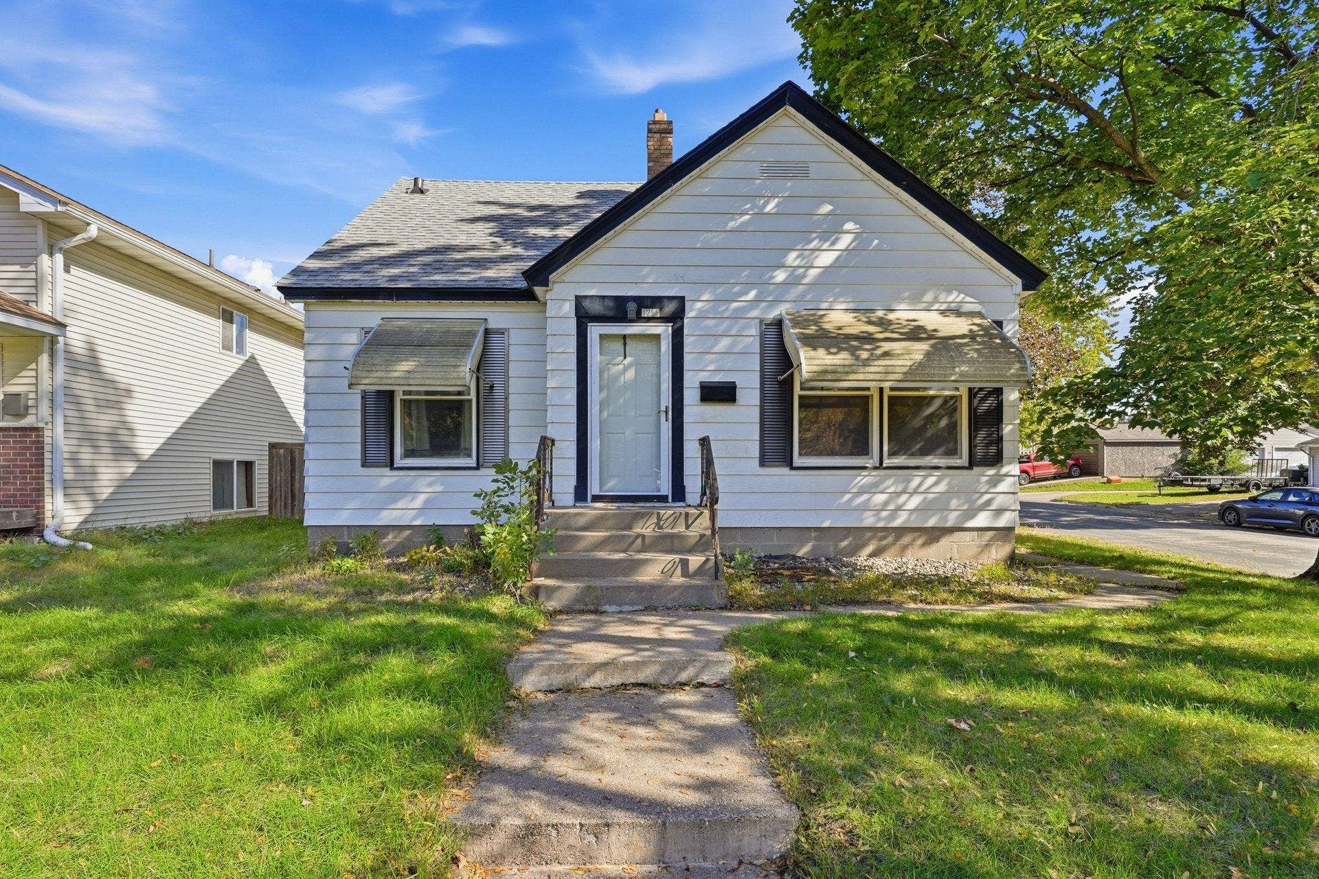 1255 6th Avenue S, South Saint Paul, MN 55075 001_1255_6th_ave_s_38_701.jpg