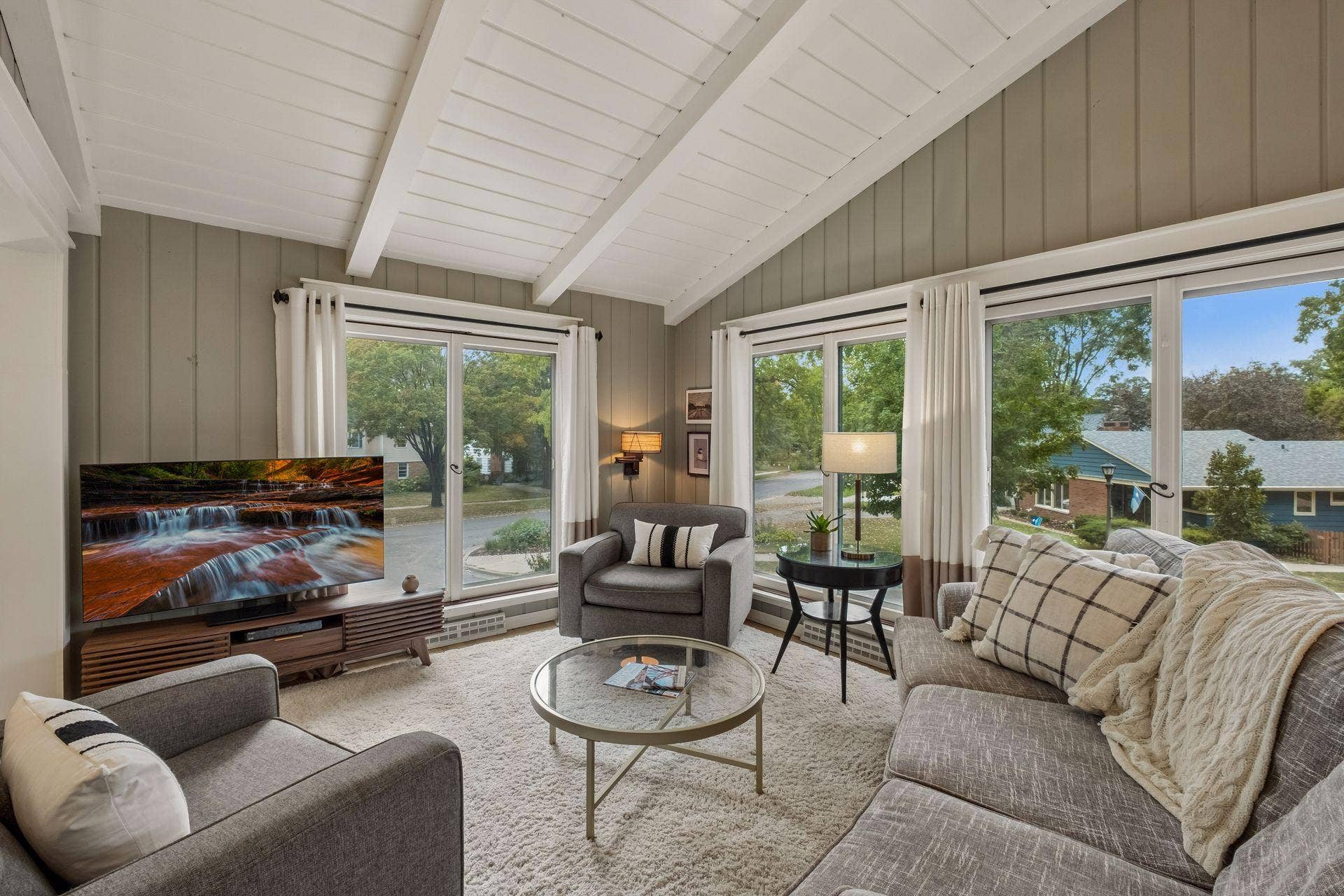 Spacious, main-floor family room with vaulted ceilings.