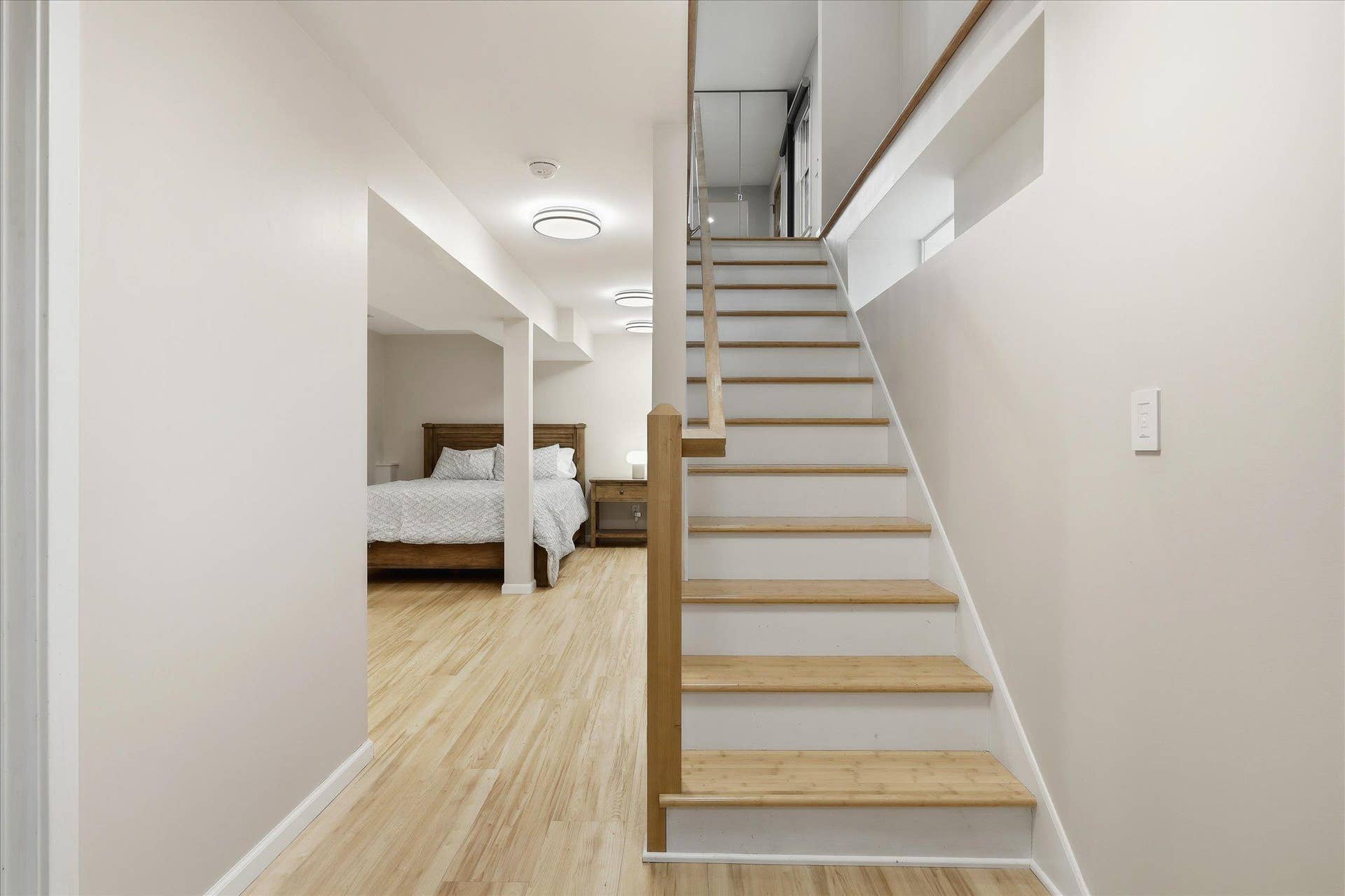1264 Hoyt Avenue W, 89, Saint Paul, MN 55108 Stairs to private primary suite