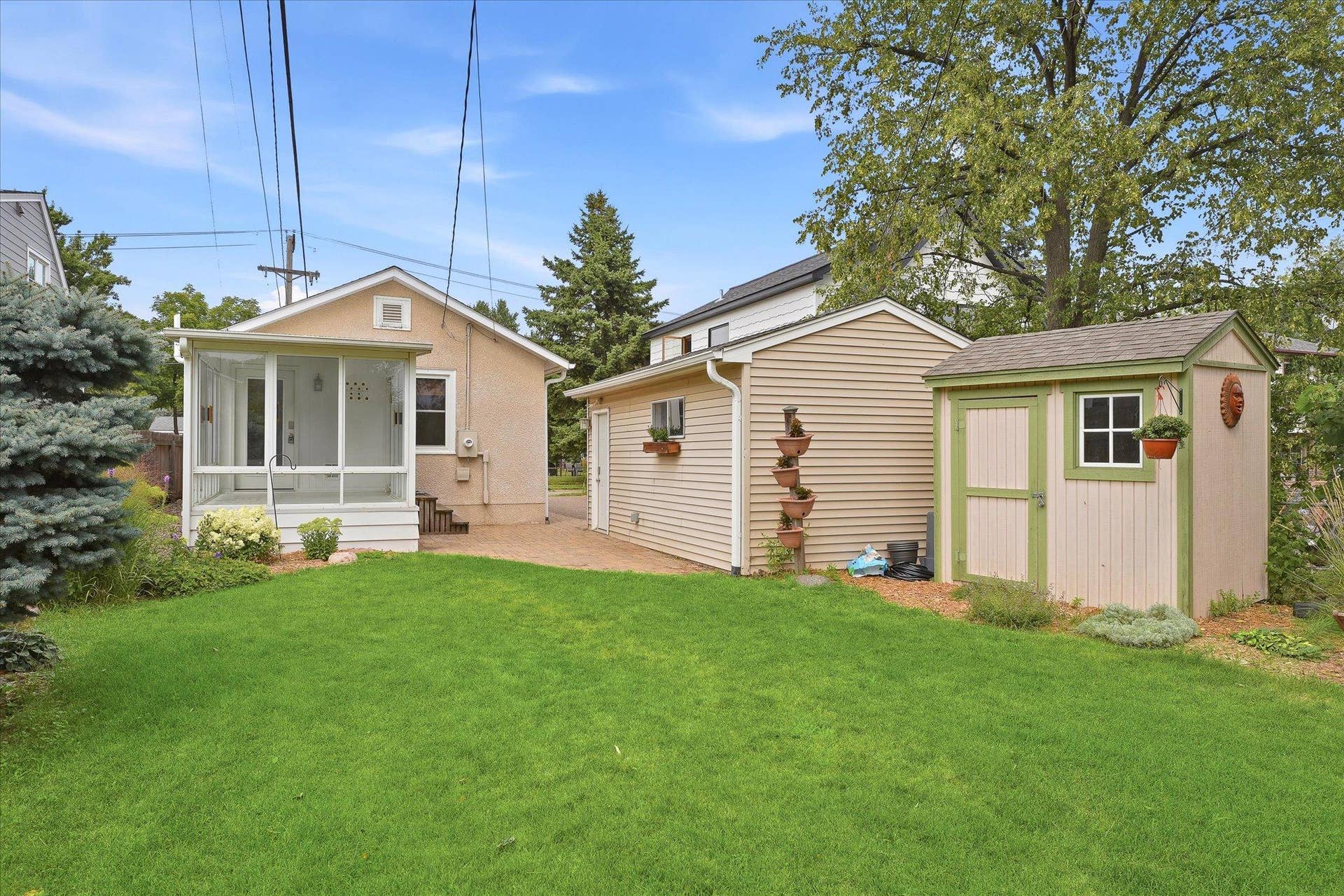 1264 Hoyt Avenue W, 89, Saint Paul, MN 55108 Cozy backyard