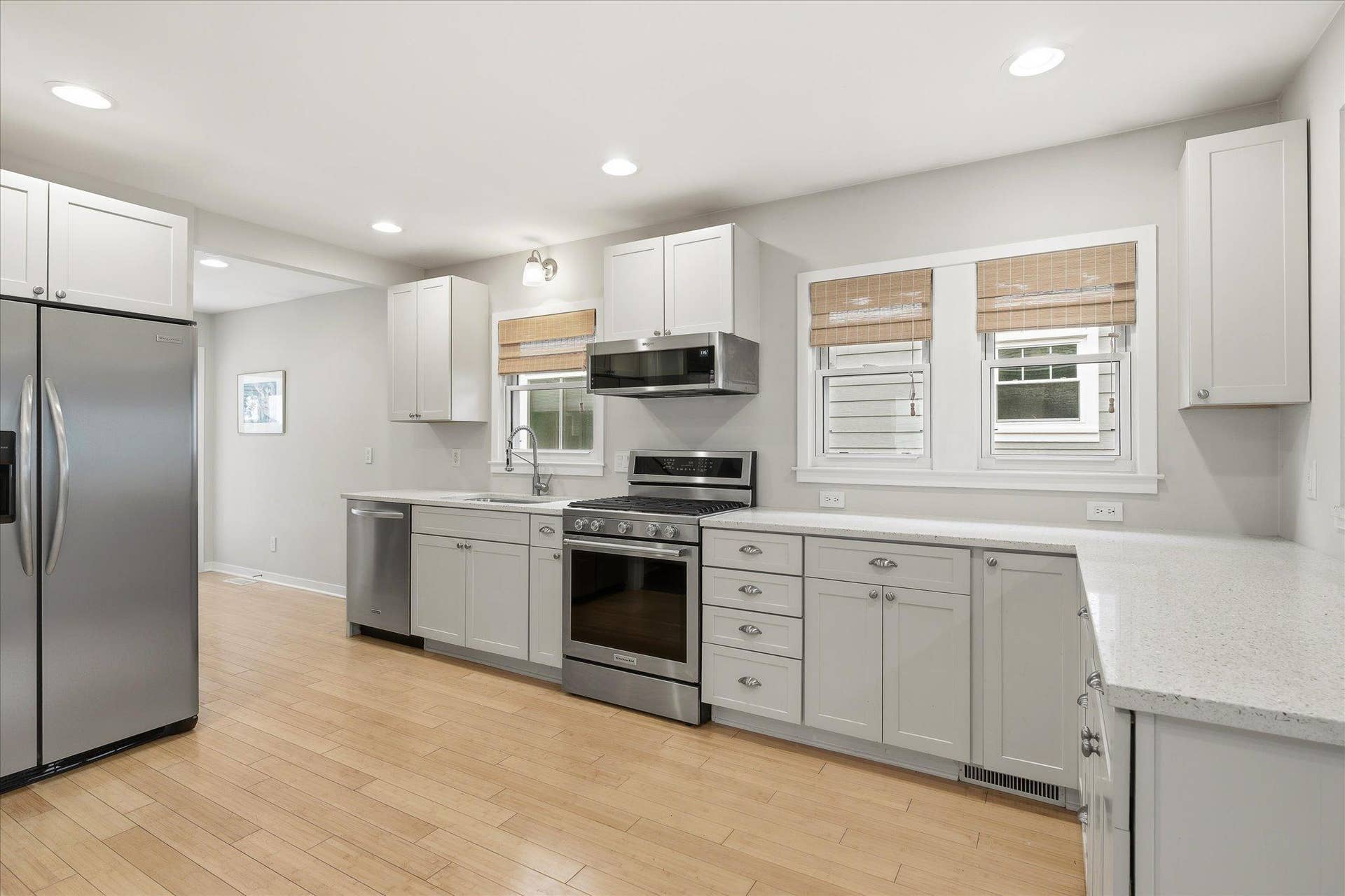 1264 Hoyt Avenue W, 89, Saint Paul, MN 55108 Solid surface counters, gas stove, custom cabinets