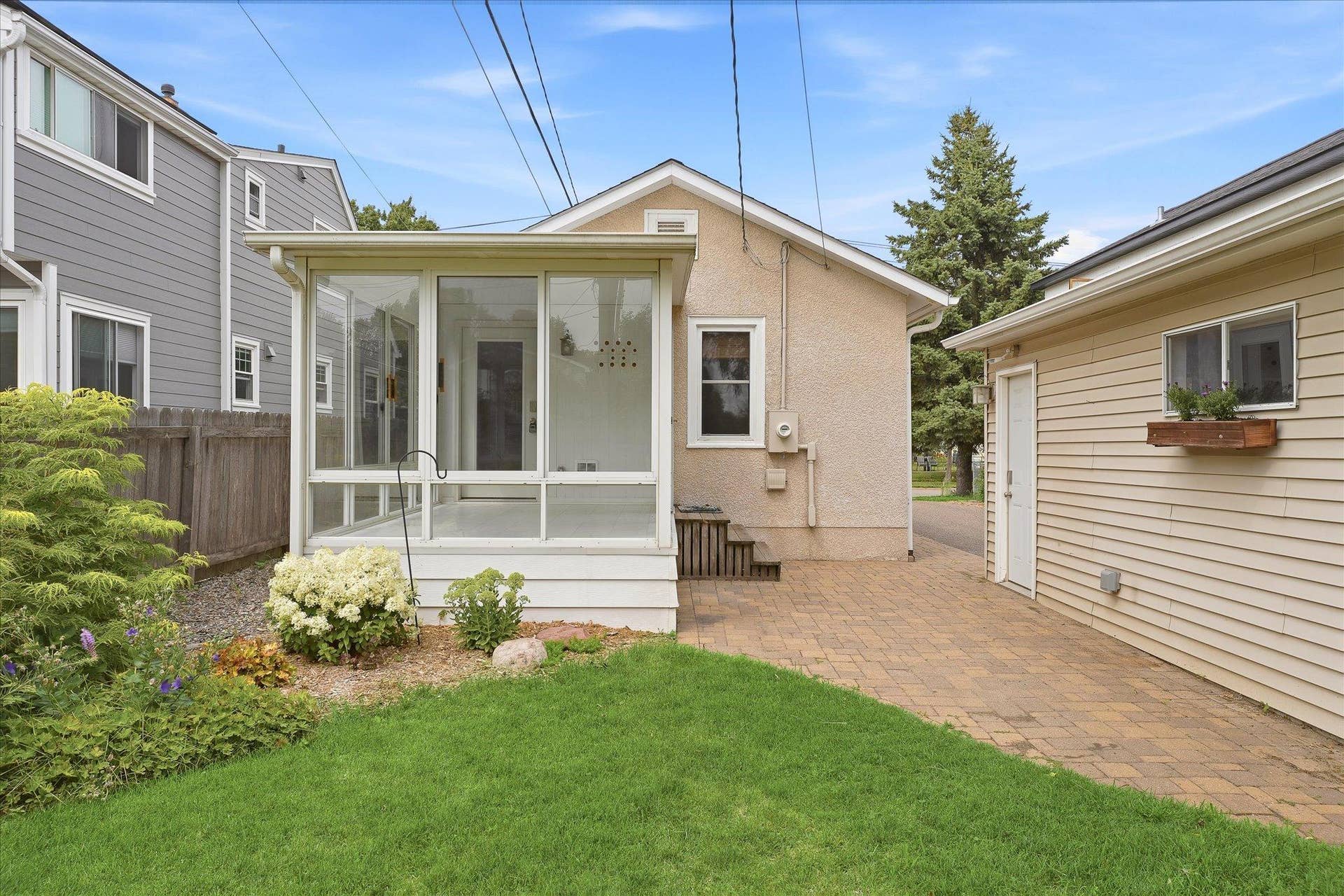 1264 Hoyt Avenue W, 89, Saint Paul, MN 55108 Three season porch and paver patio