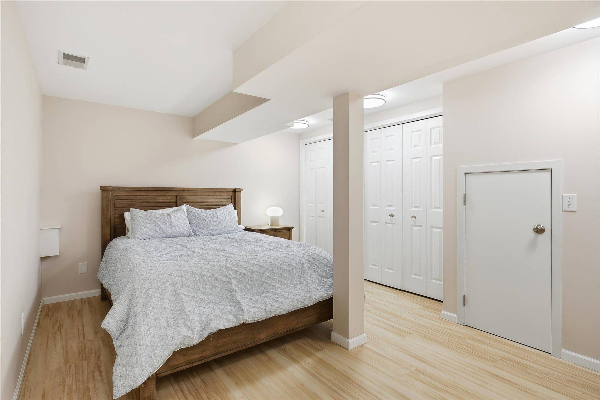 1264 Hoyt Avenue W, 89, Saint Paul, MN 55108 Large closets