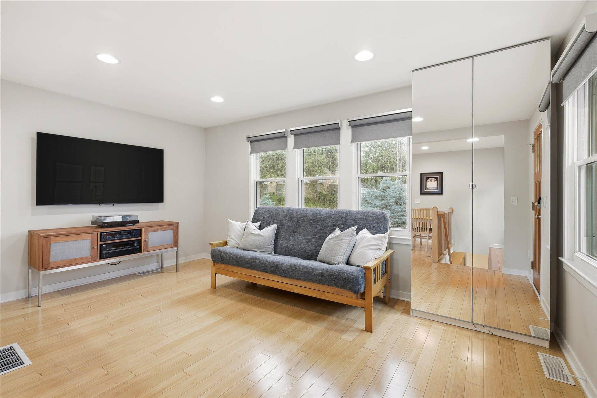 1264 Hoyt Avenue W, 89, Saint Paul, MN 55108 Livingroom
