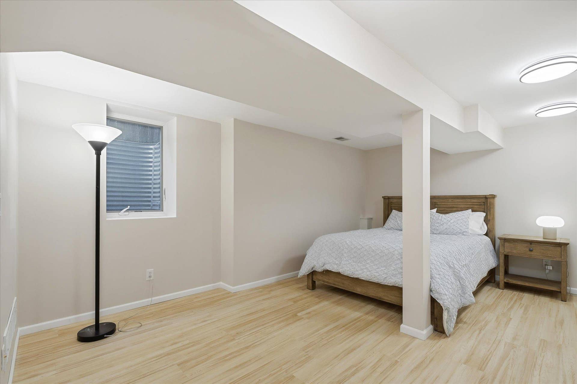 1264 Hoyt Avenue W, 89, Saint Paul, MN 55108 Large room with extra space for office desk or sitting area