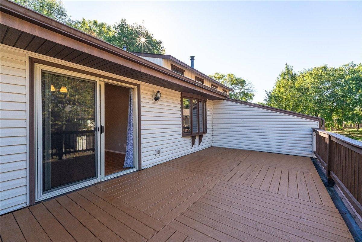 299 River Woods Lane, Burnsville, MN 55337