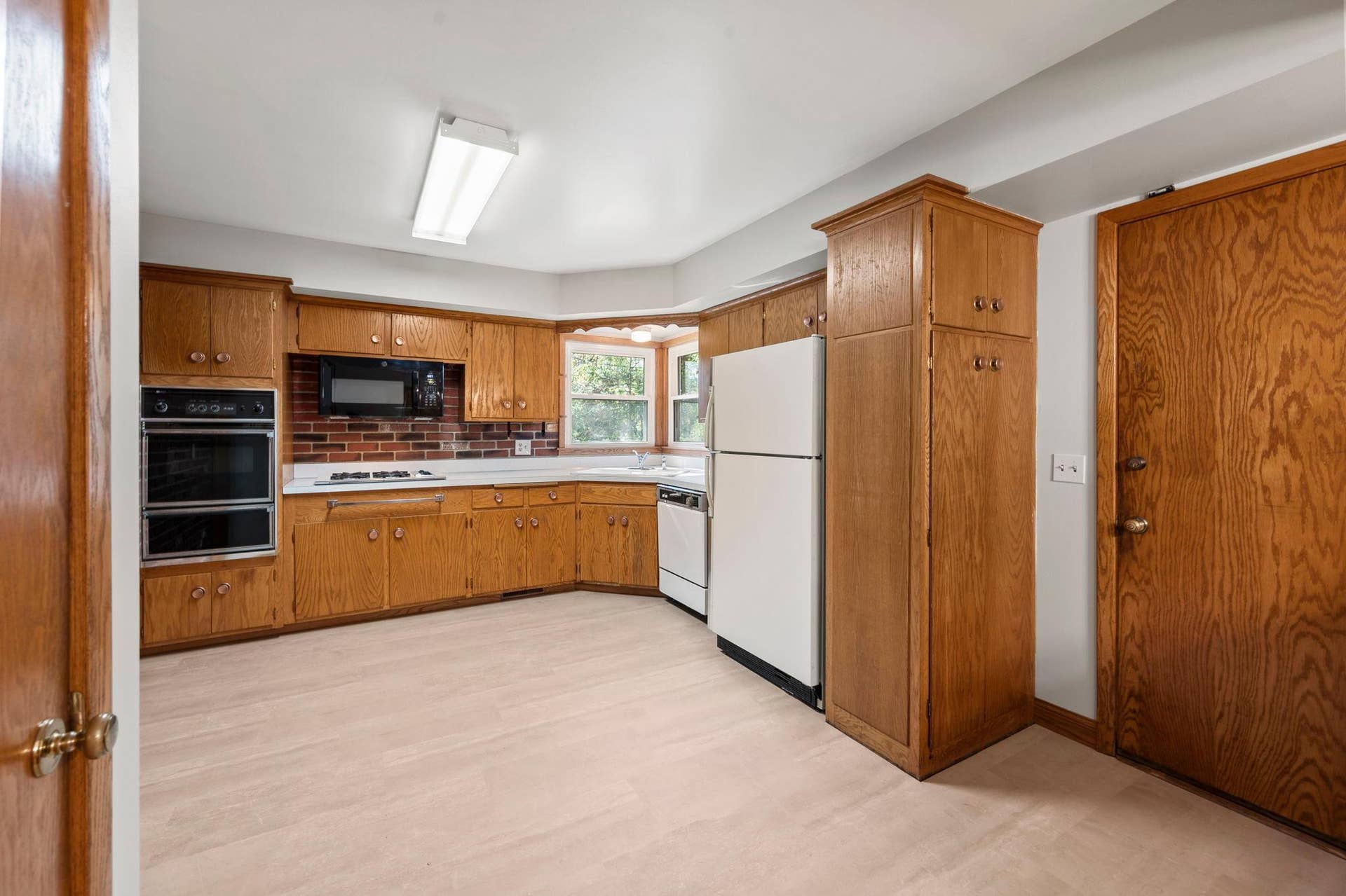 6609 74th Avenue N, Brooklyn Park, MN 55428 29-web-or-mls-6609 74th Ave N-60.jpg