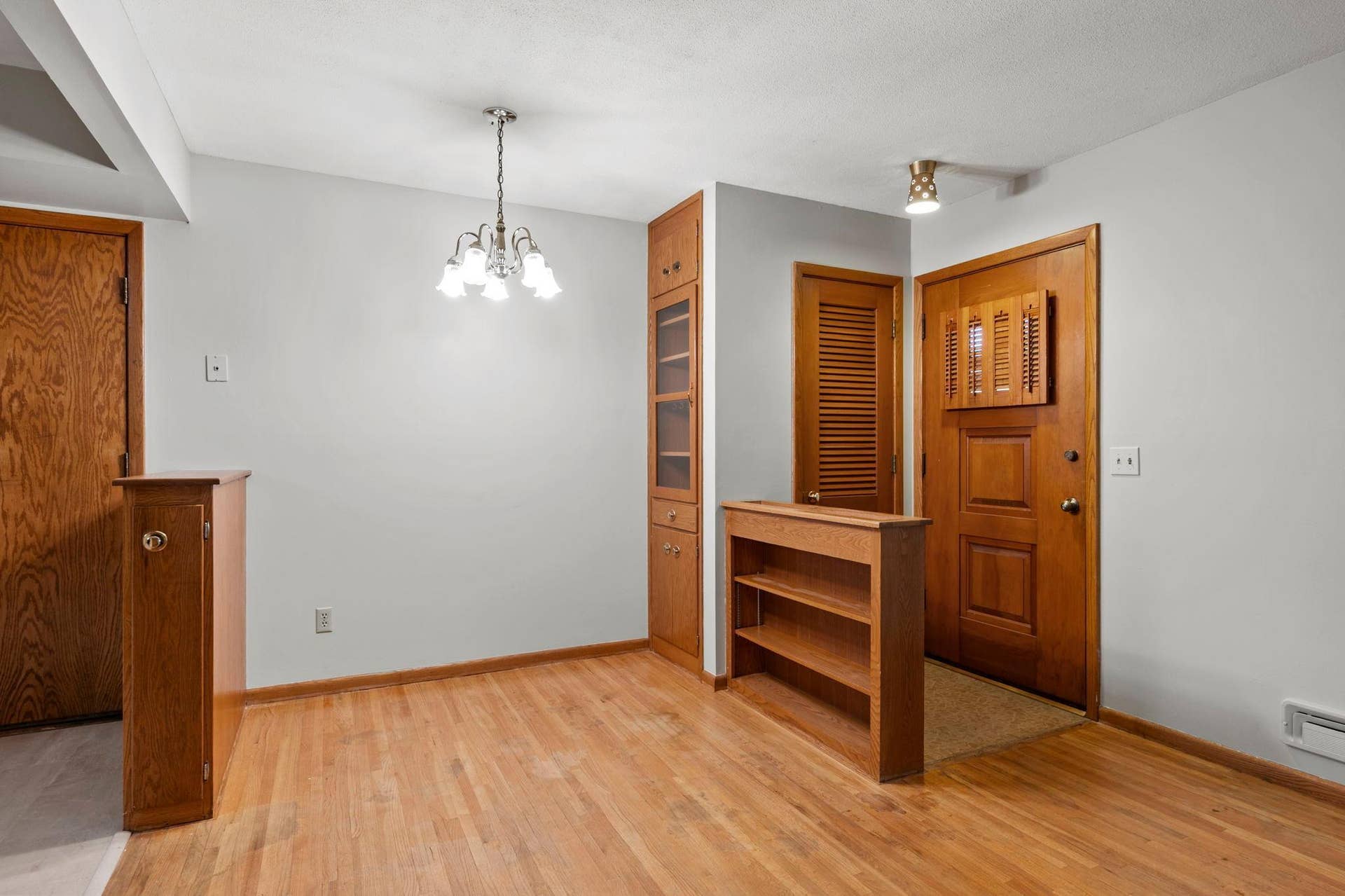 6609 74th Avenue N, Brooklyn Park, MN 55428 Lots of original features built-in bookshelf and buffet, solid wood louvered closet door, entry light and shutter on entry door.