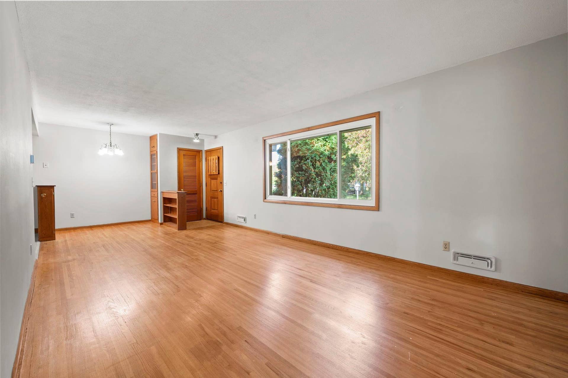 6609 74th Avenue N, Brooklyn Park, MN 55428 Original oak hardwood floors throughout the living room.