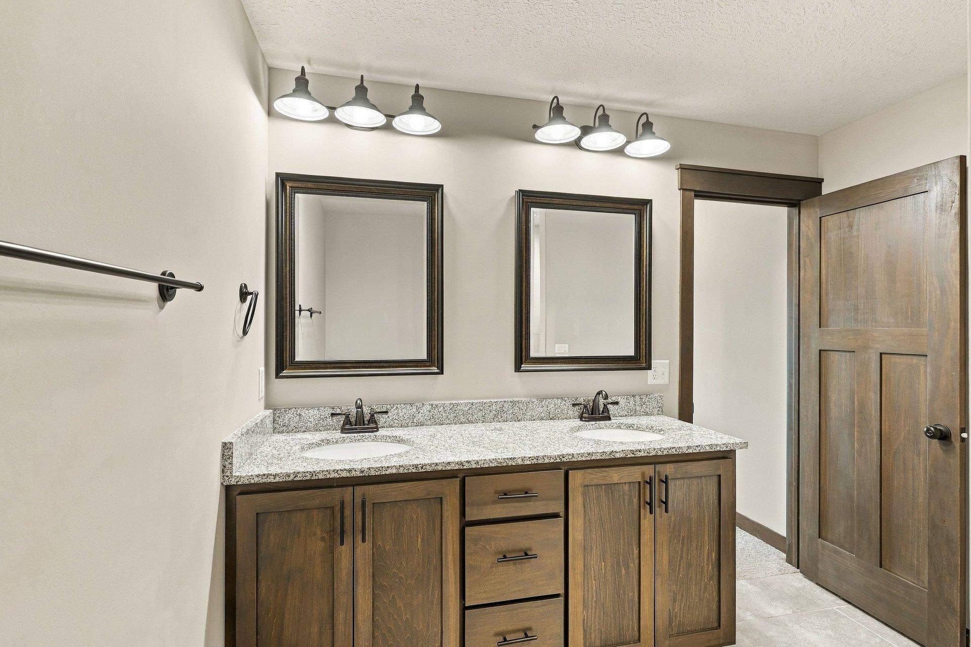 8212 198th Street W, Lakeville, MN 55044 Primary bath