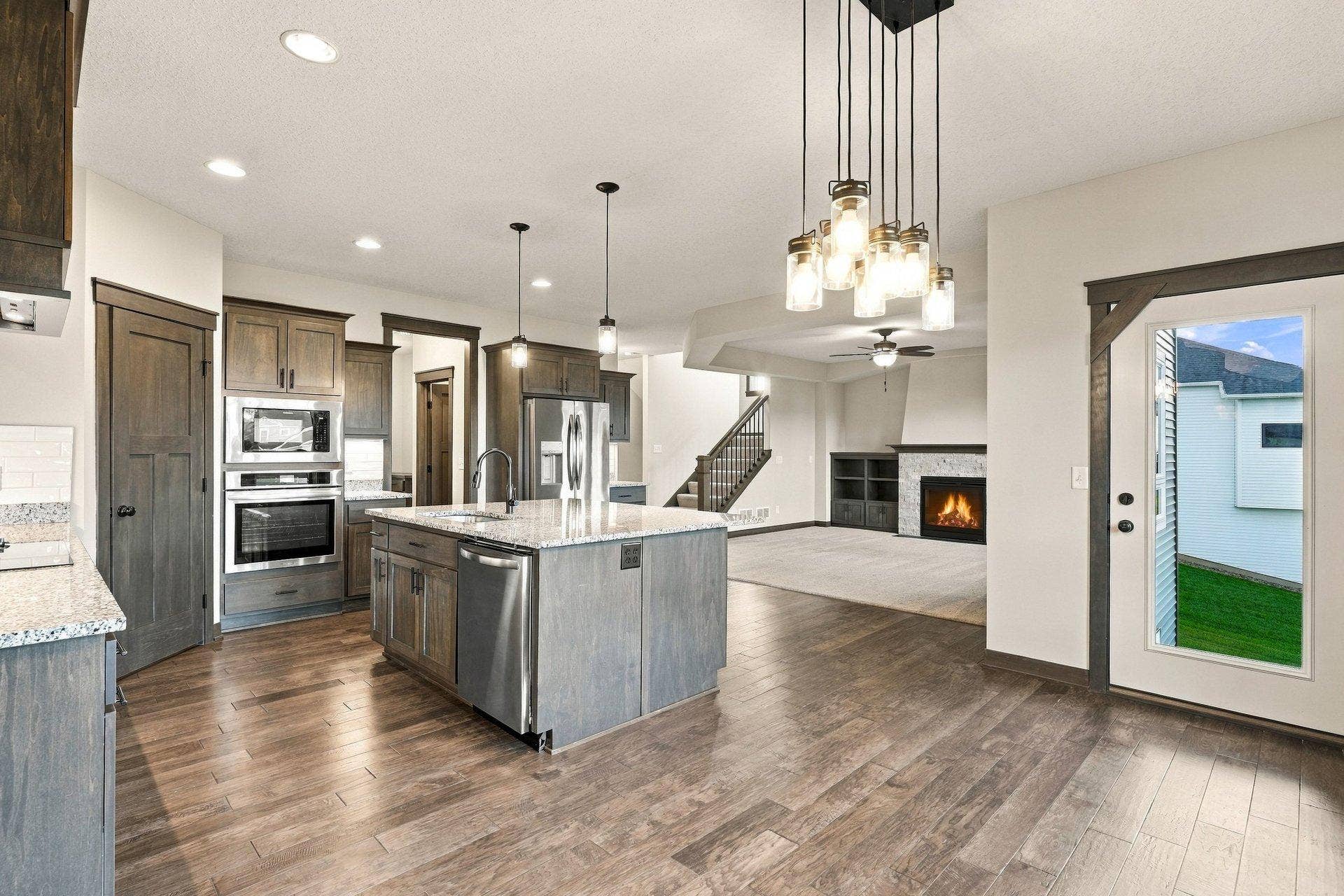 8212 198th Street W, Lakeville, MN 55044 Stainless steel appliances