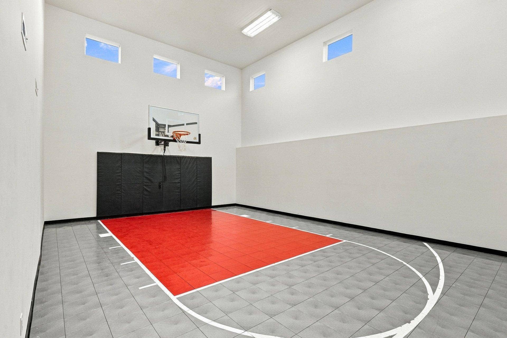 8212 198th Street W, Lakeville, MN 55044 Sports court