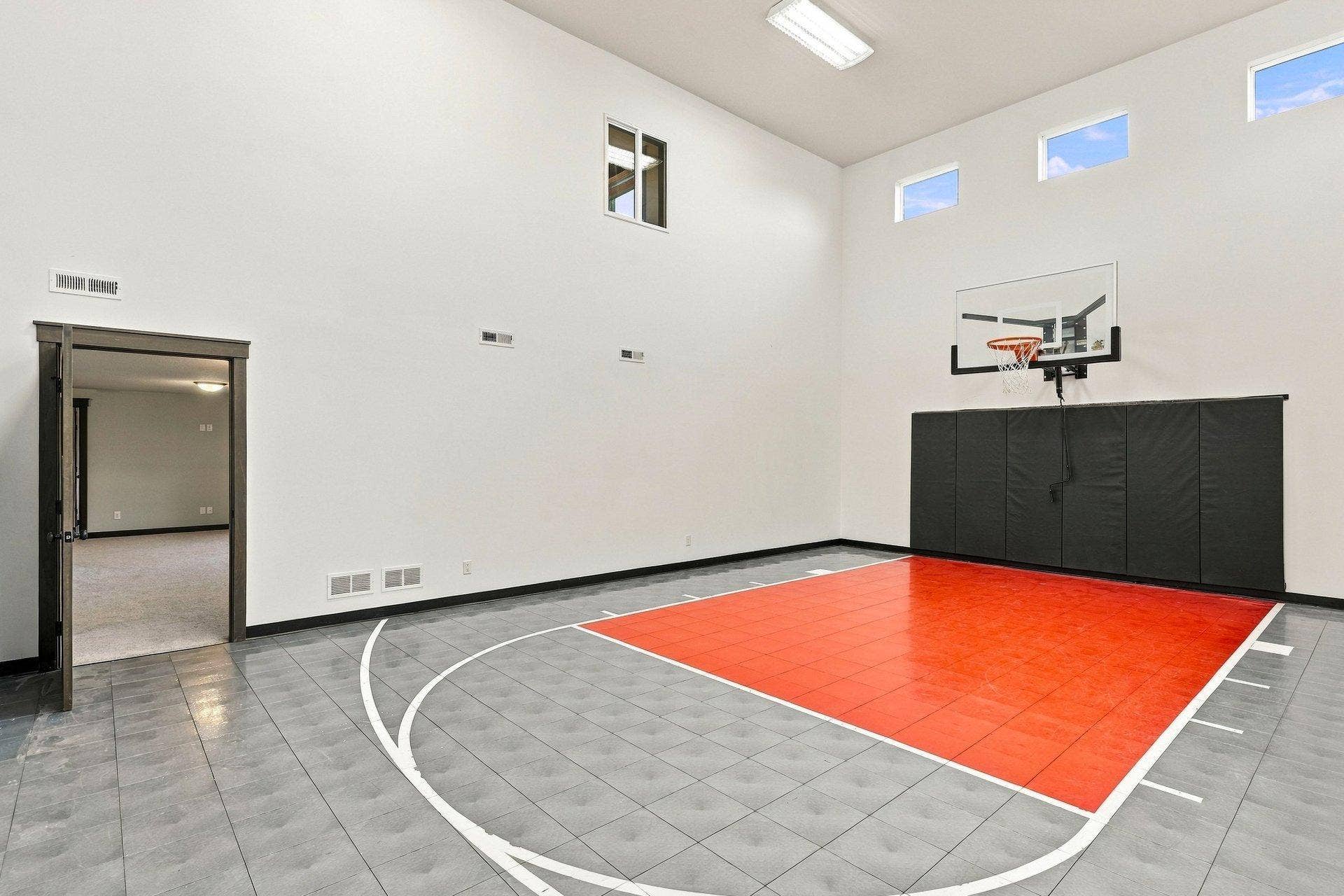 8212 198th Street W, Lakeville, MN 55044 Sports court