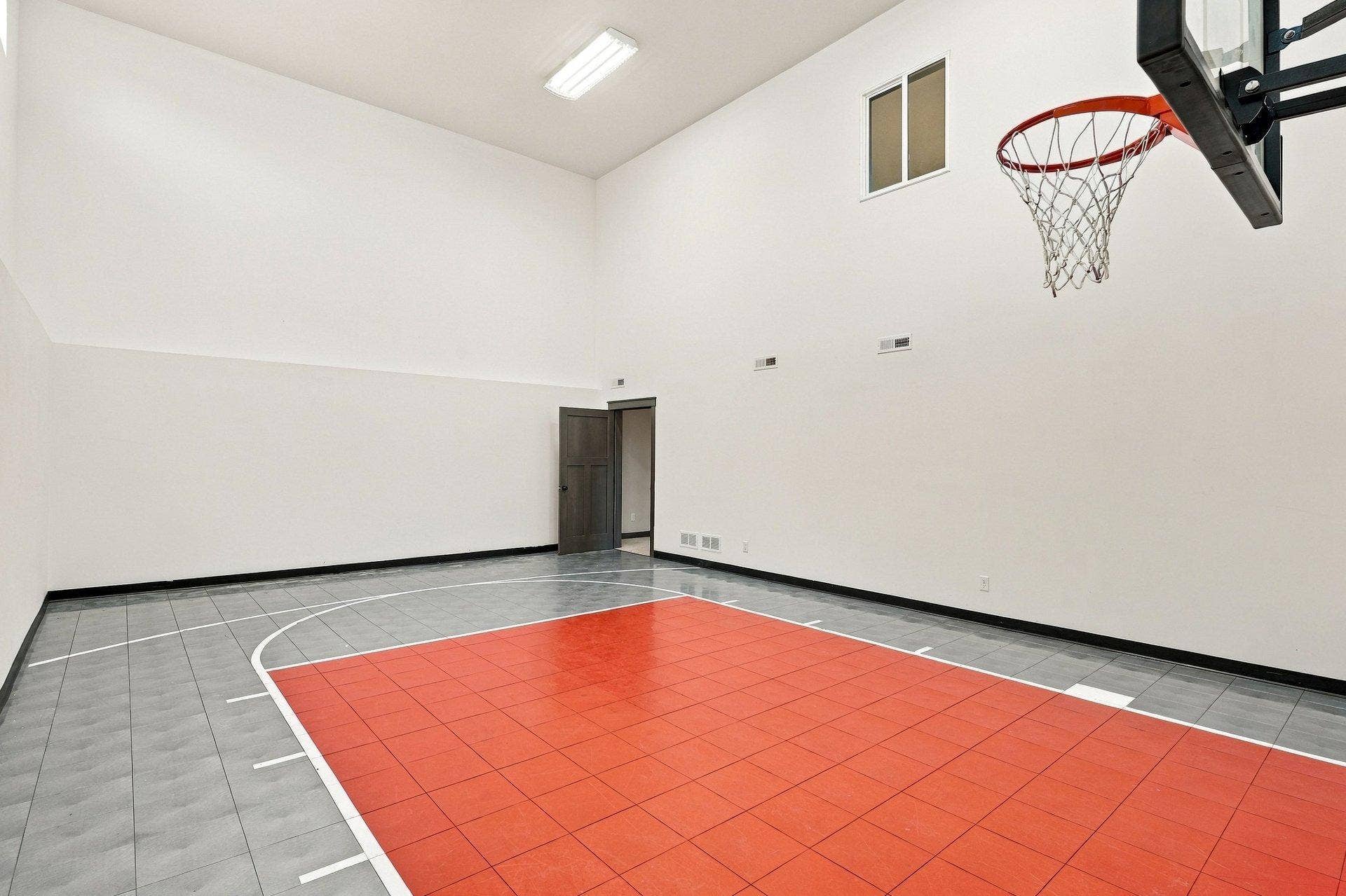 8212 198th Street W, Lakeville, MN 55044 Sports court