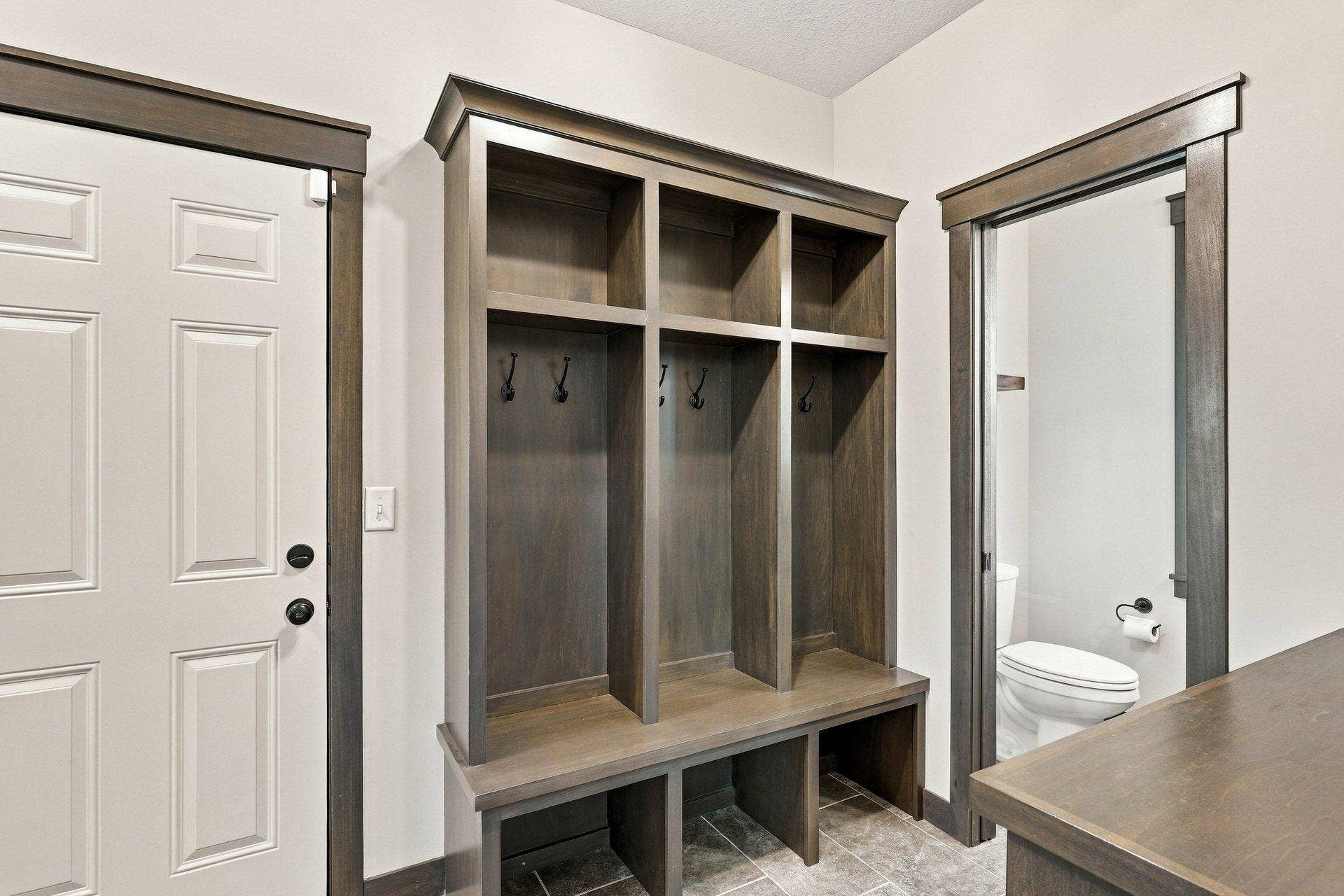 8212 198th Street W, Lakeville, MN 55044 Mudroom off garage
