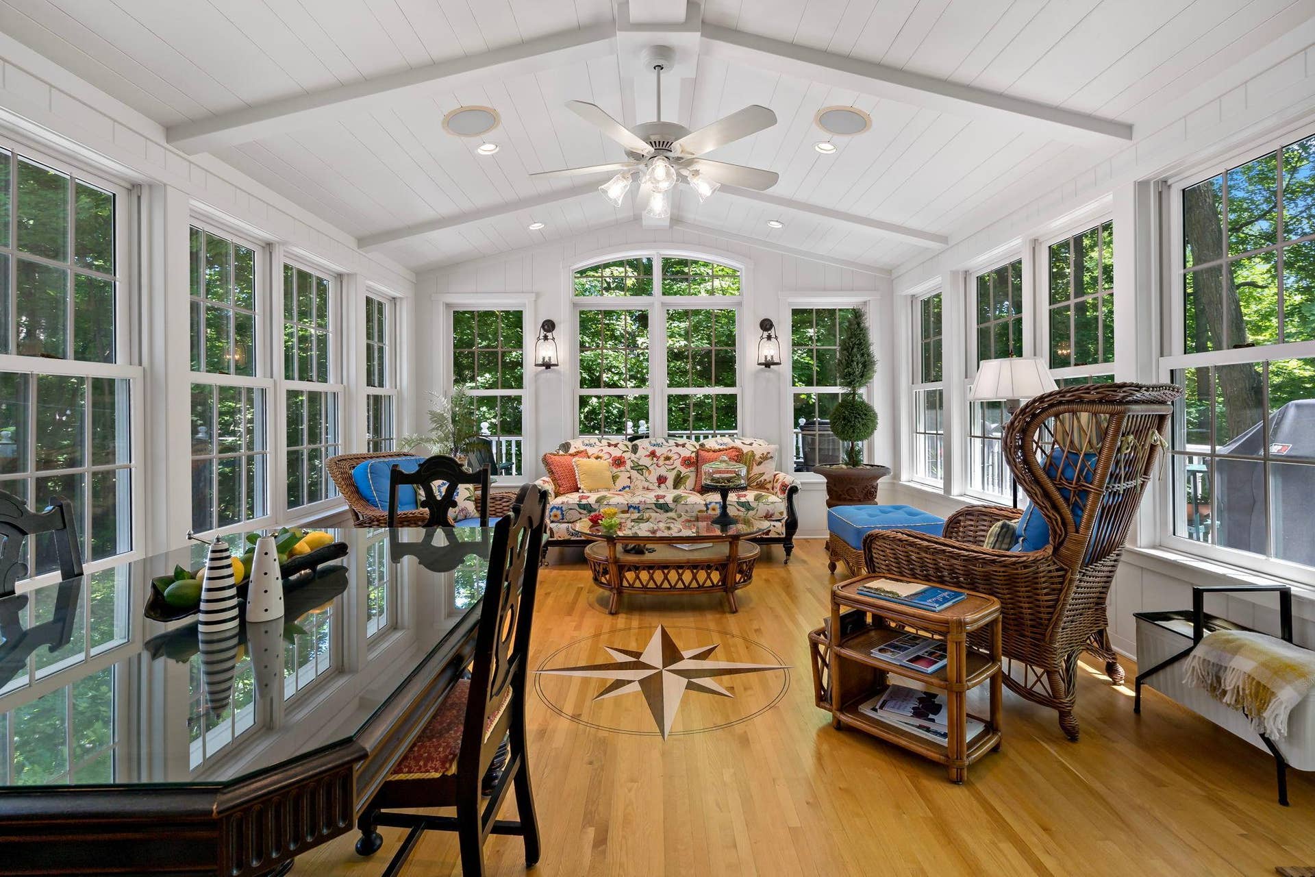 1330 Urbandale Lane N, Plymouth, MN 55447 Great space to entertain or unwind