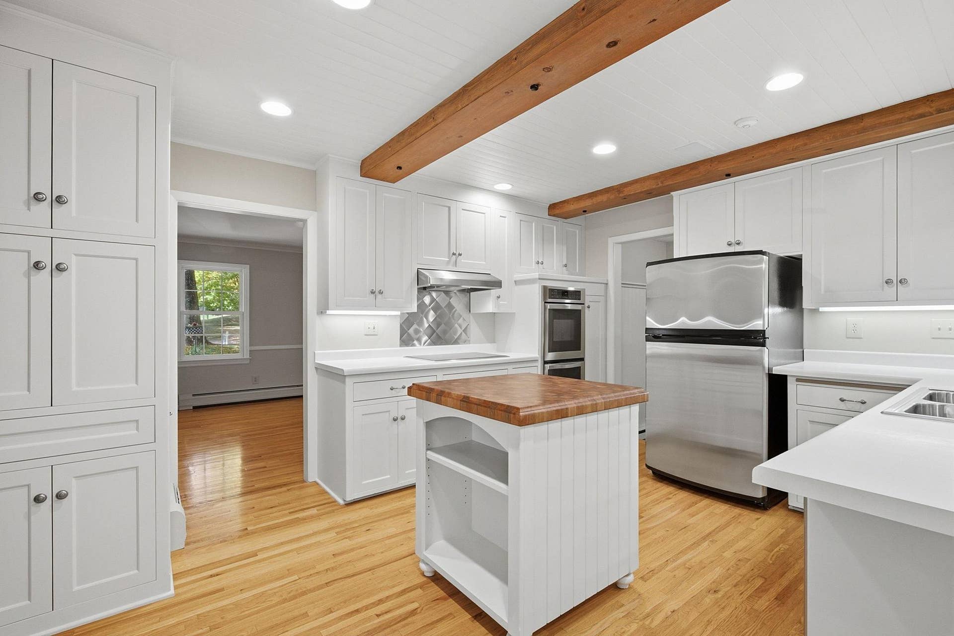 1330 Urbandale Lane N, Plymouth, MN 55447 Bright and beautifully designed kitchen featuring ample cabinetry, stainless steel appliances, double ovens, and abundant prep space