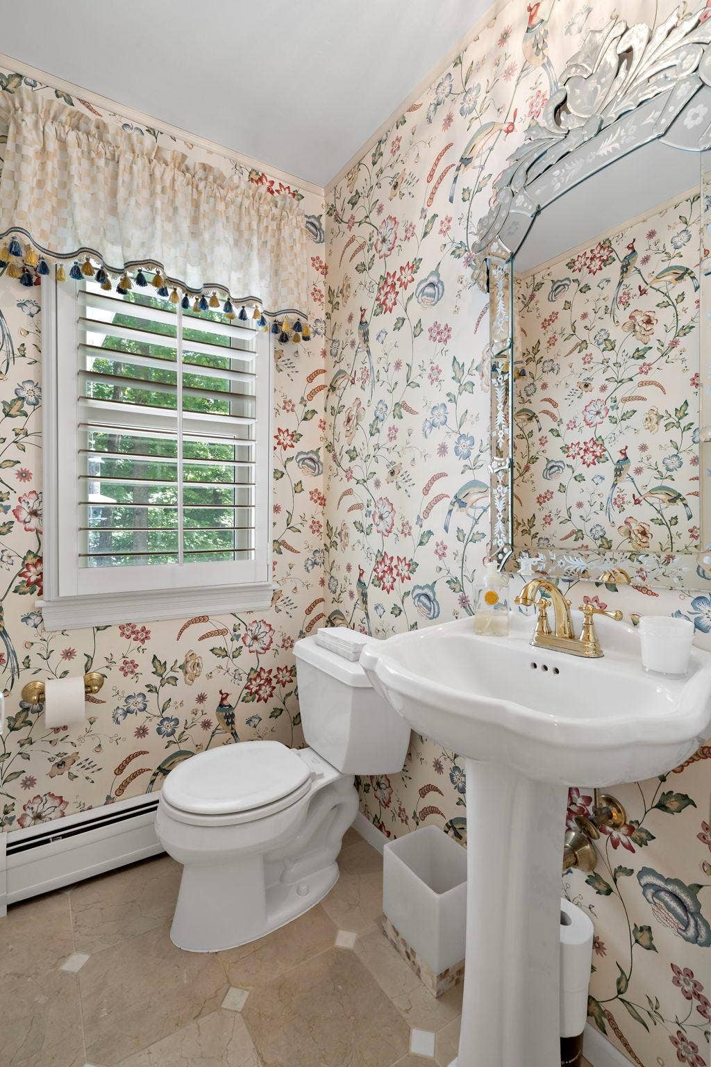 1330 Urbandale Lane N, Plymouth, MN 55447 Main floor powder bath