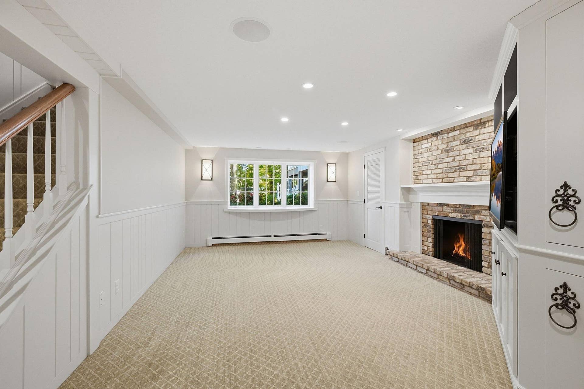 1330 Urbandale Lane N, Plymouth, MN 55447 This area has also been freshly painted