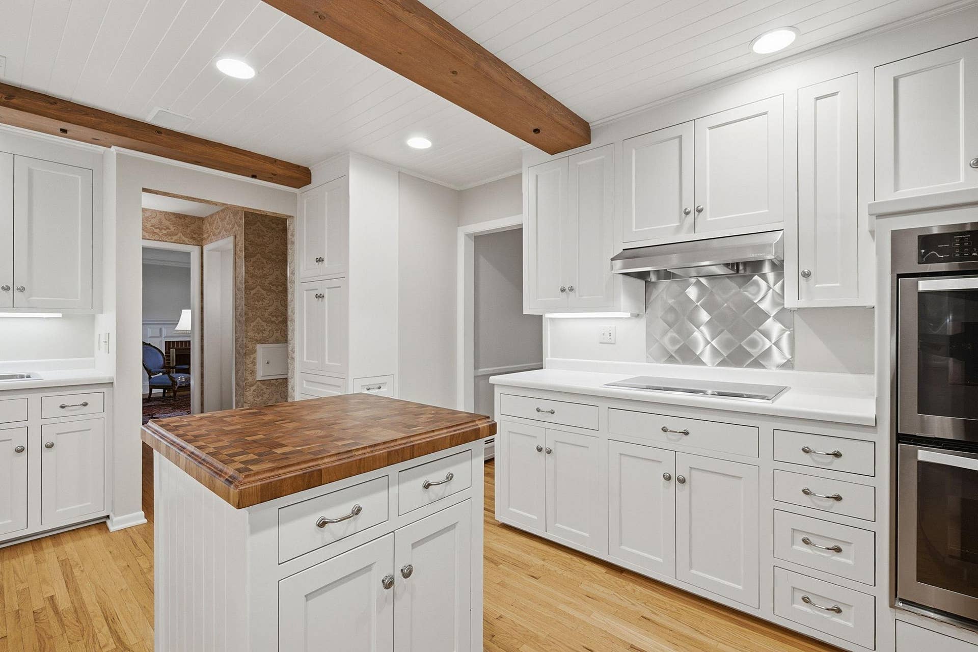 1330 Urbandale Lane N, Plymouth, MN 55447 Bright and open kitchen layout provides ample space for prepping, cooking, and gathering