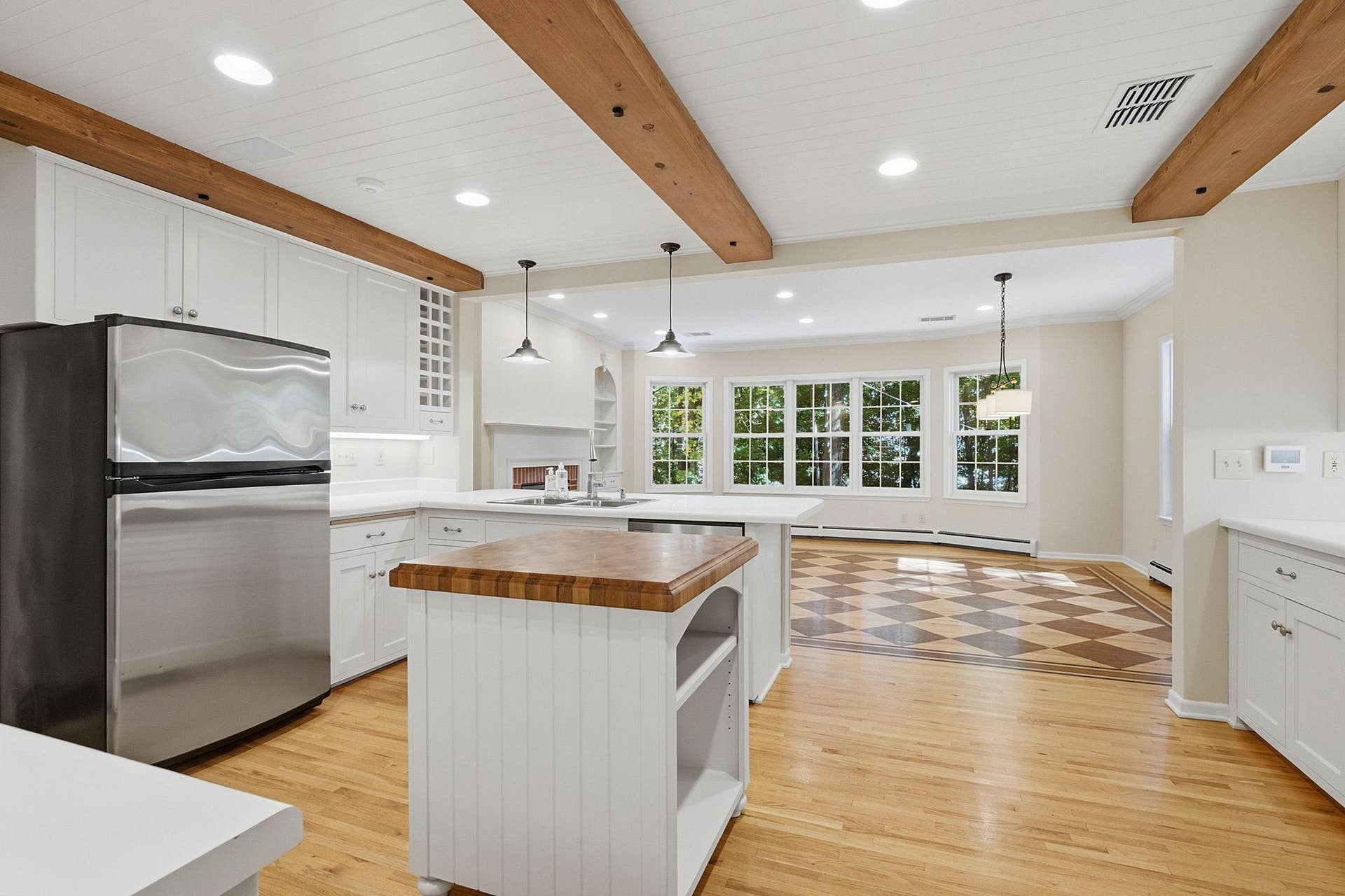 1330 Urbandale Lane N, Plymouth, MN 55447 Kitchen flows easily into the adjoining family room
