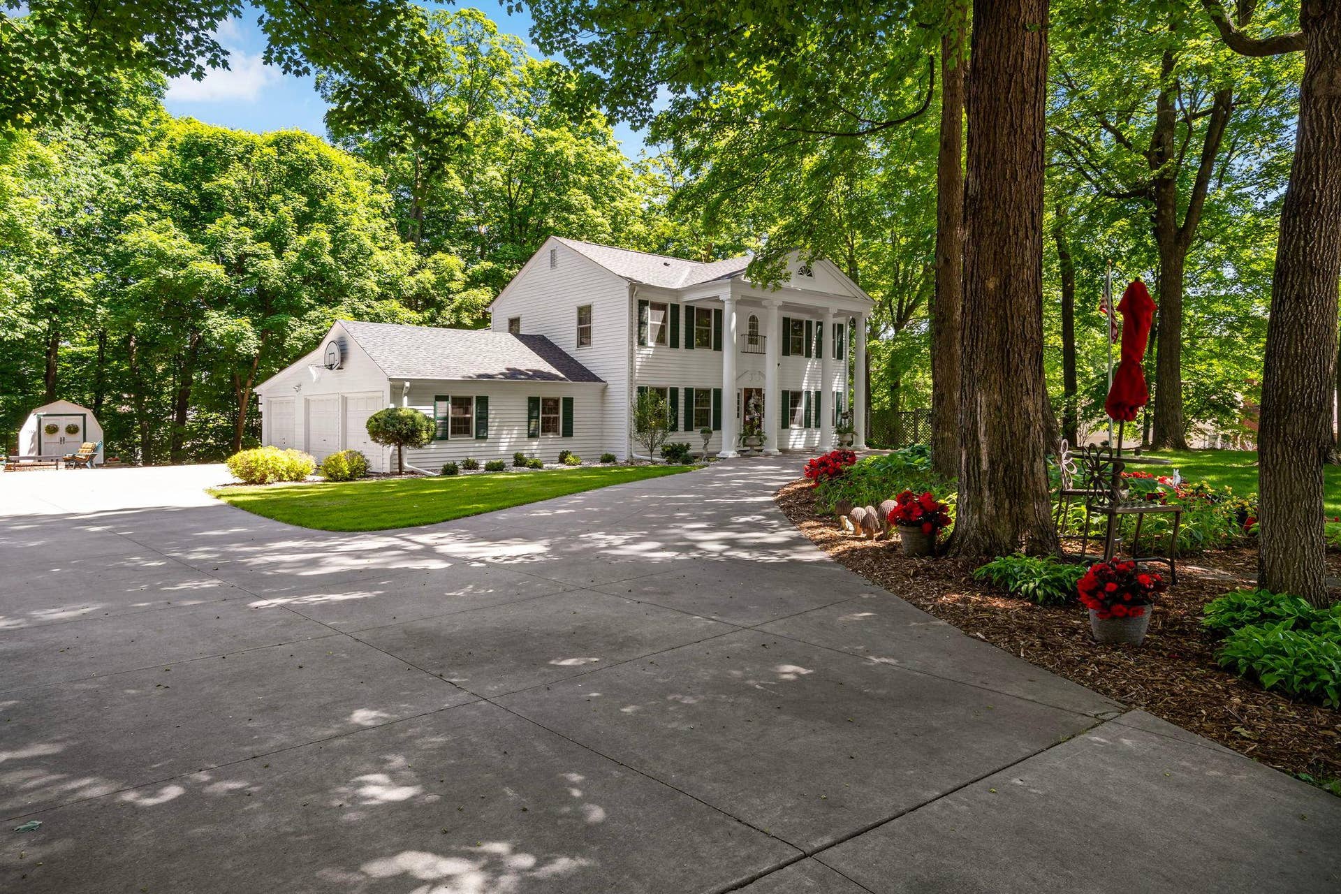 1330 Urbandale Lane N, Plymouth, MN 55447 Featuring a spacious circular driveway with convenient drive-through access.