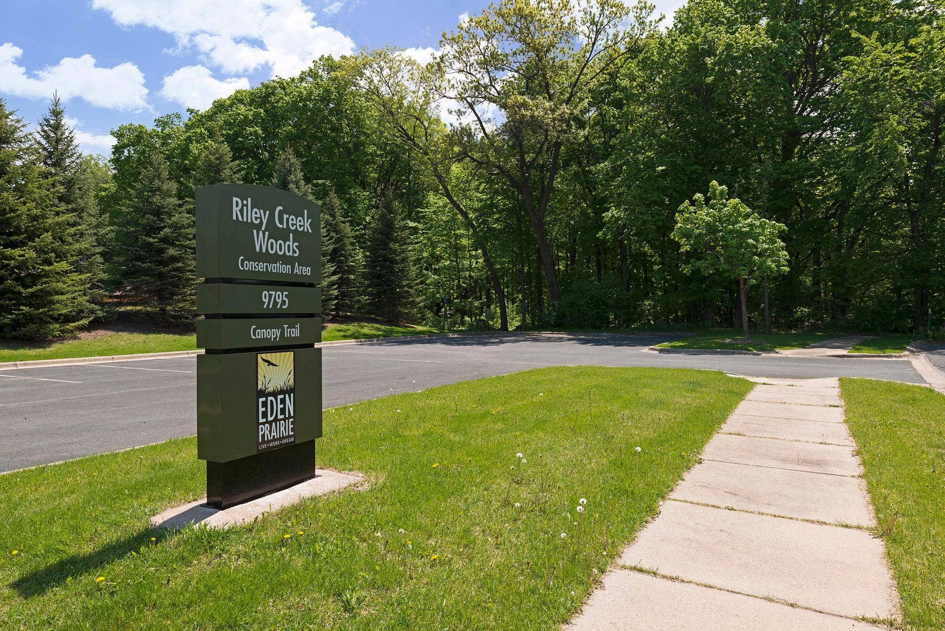 18920 Dorenkemper Place, Eden Prairie, MN 55347