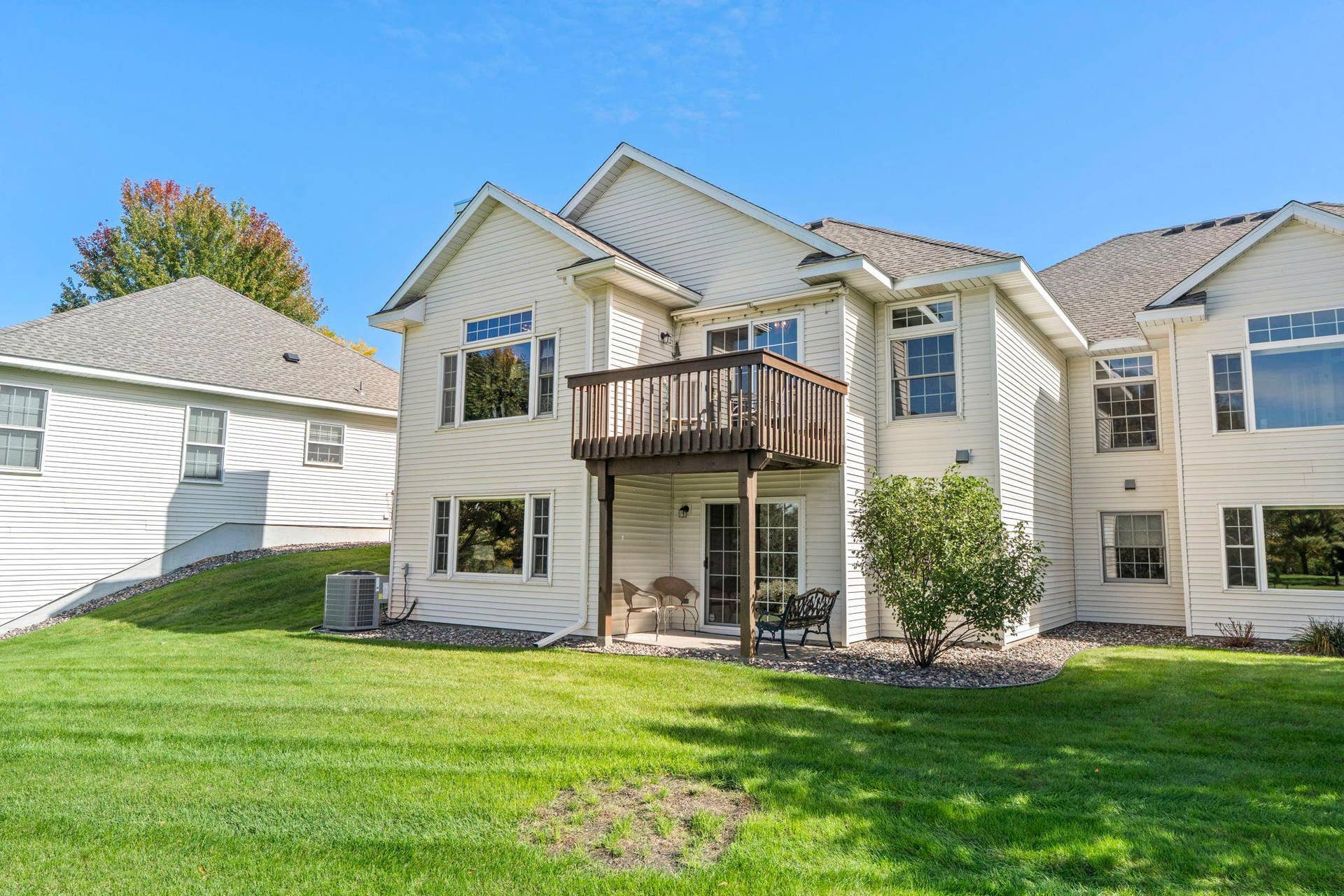 16345 Crystal Hills Circle, Lakeville, MN 55044