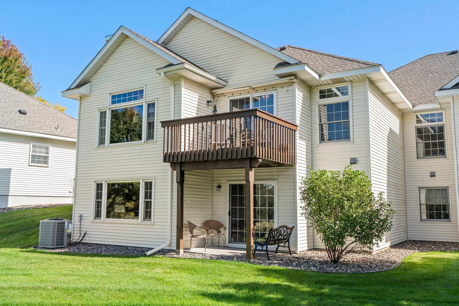16345 Crystal Hills Circle, Lakeville, MN 55044