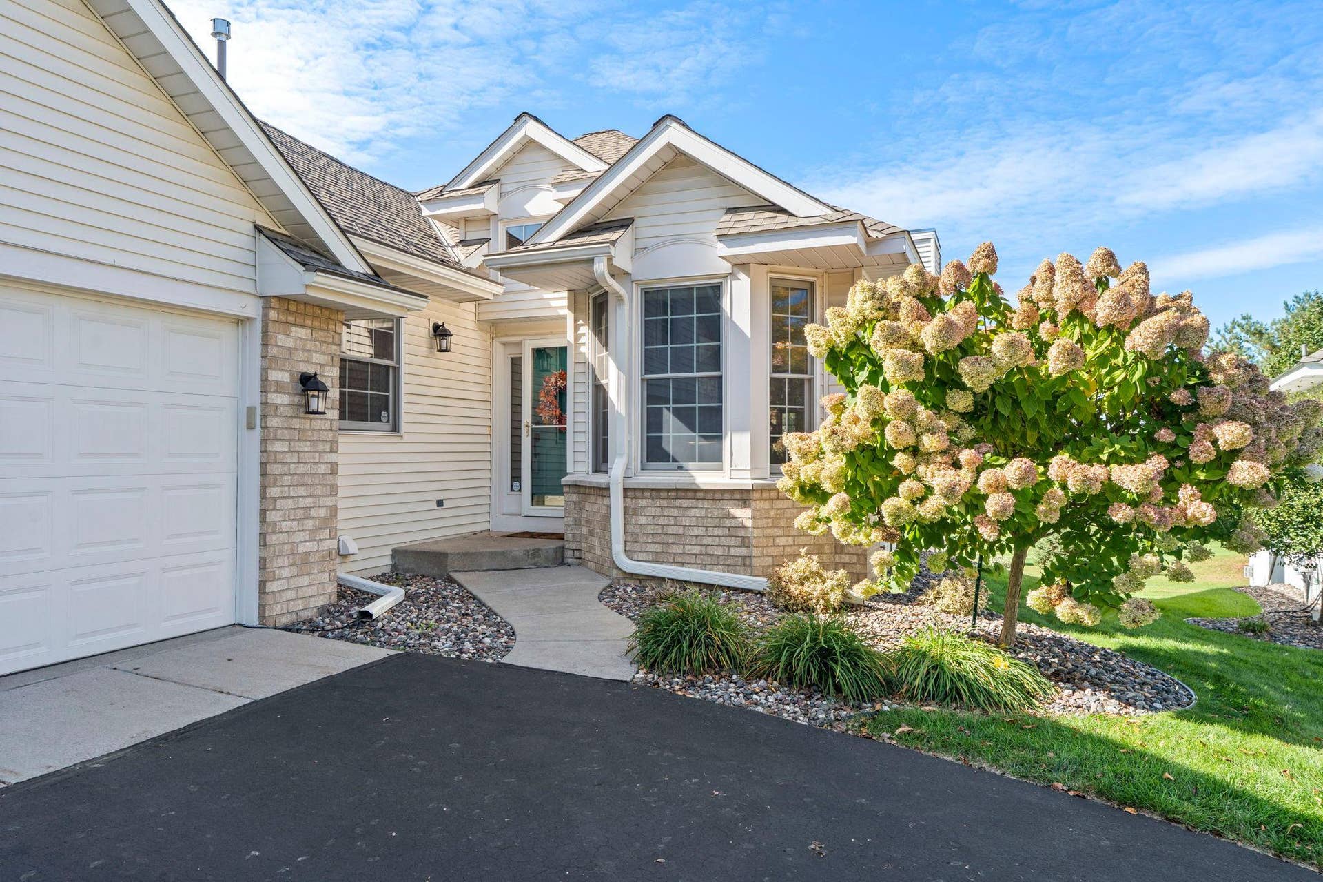 16345 Crystal Hills Circle, Lakeville, MN 55044