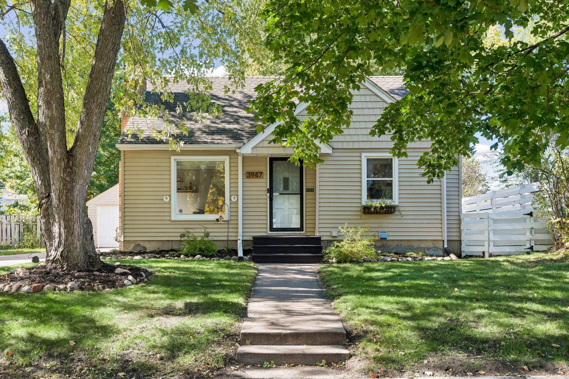 3947 Yates Avenue N - Spacecrafting - 0004.jpg