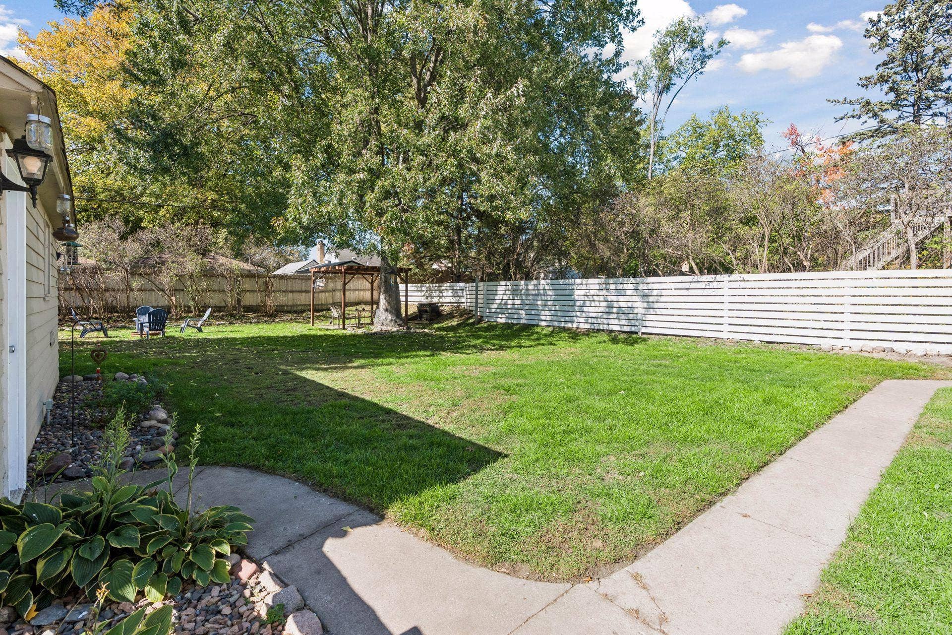 3947 Yates Avenue N - Spacecrafting - 0039.jpg