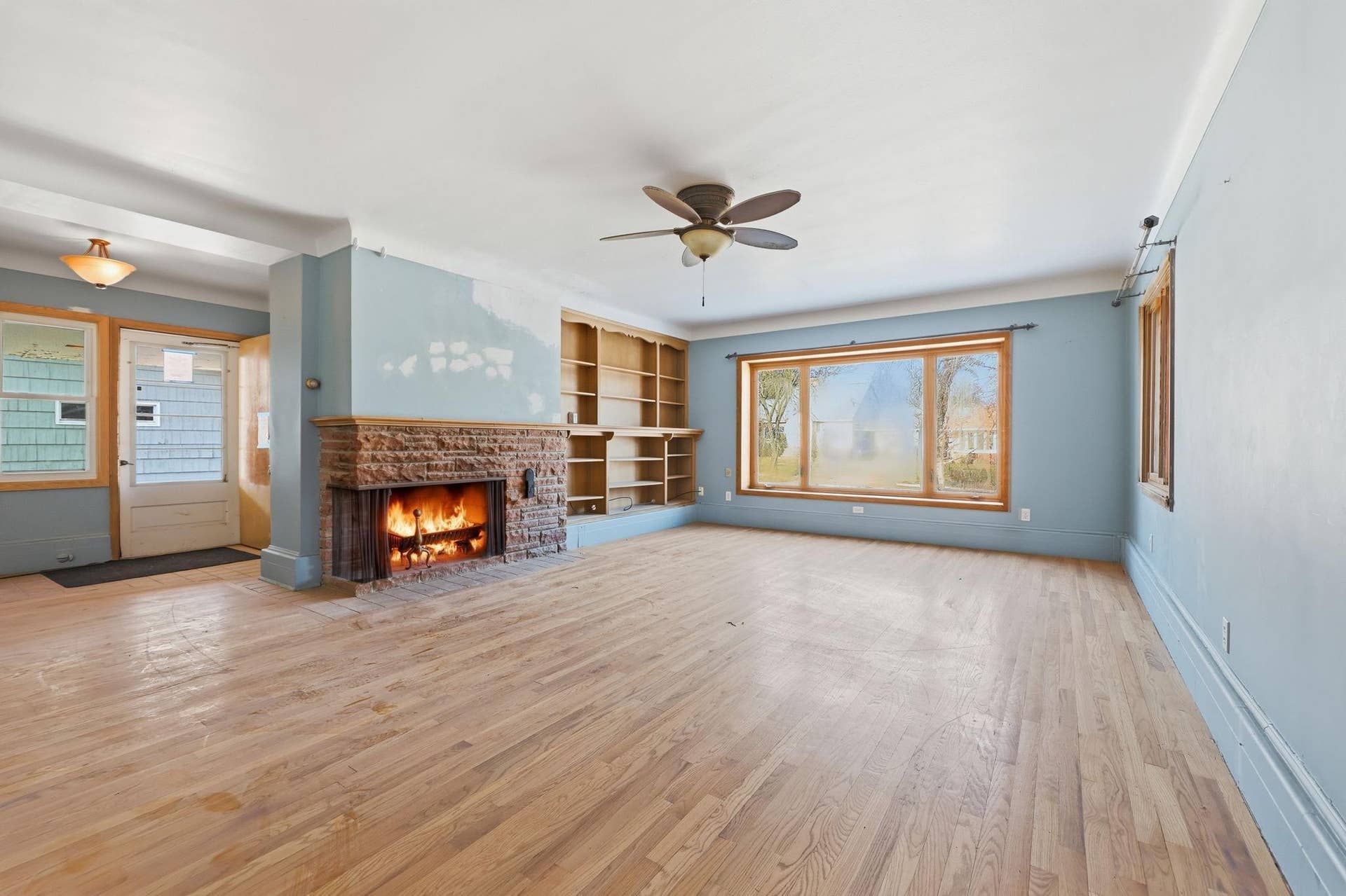 1030 Hyacinth Avenue E, 98, Saint Paul, MN 55106 12-web-or-mls-036_K84A6906_with_fire.jpg