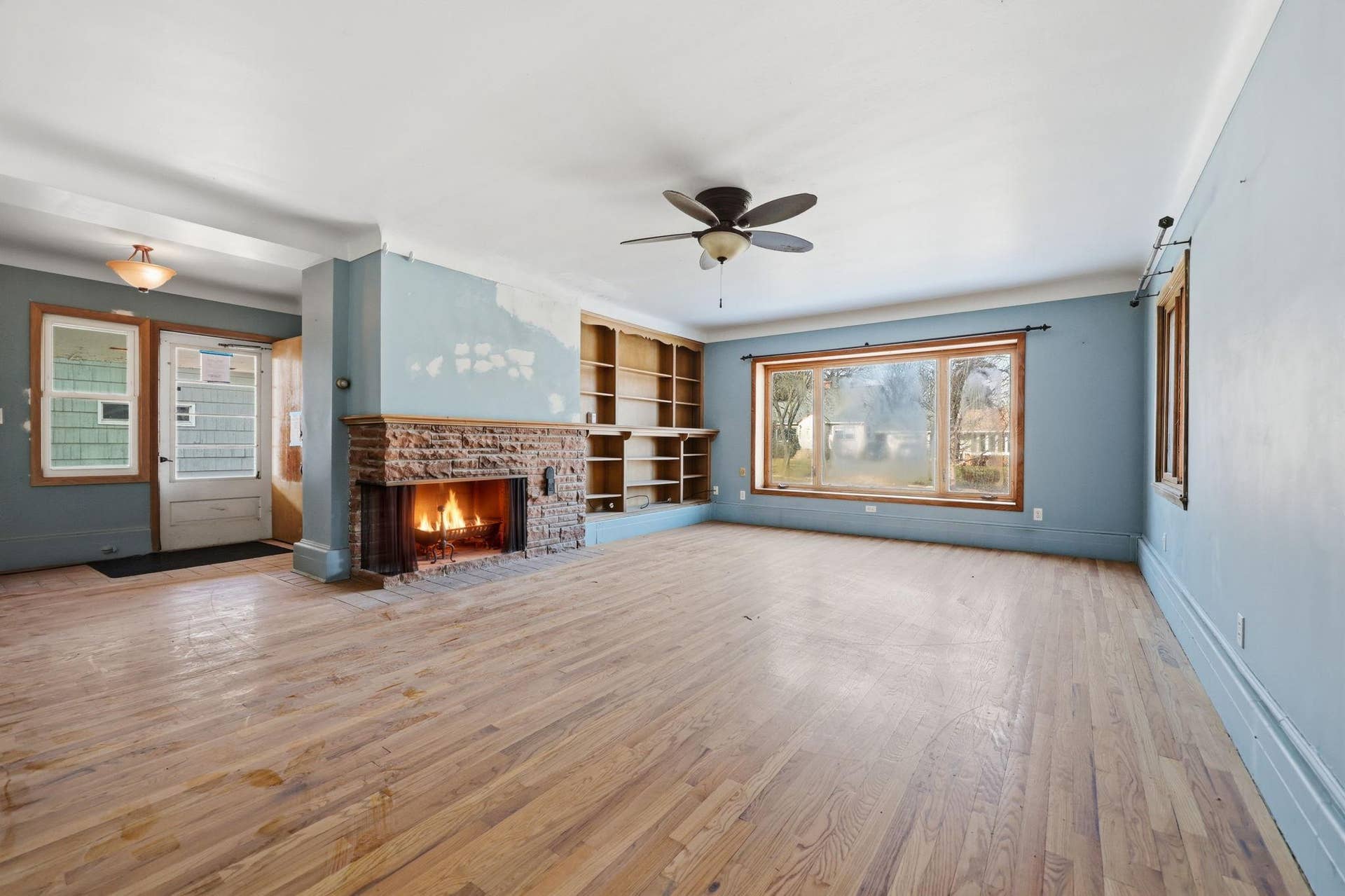 1030 Hyacinth Avenue E, 98, Saint Paul, MN 55106 10-web-or-mls-032_K84A6897_with_fire.jpg