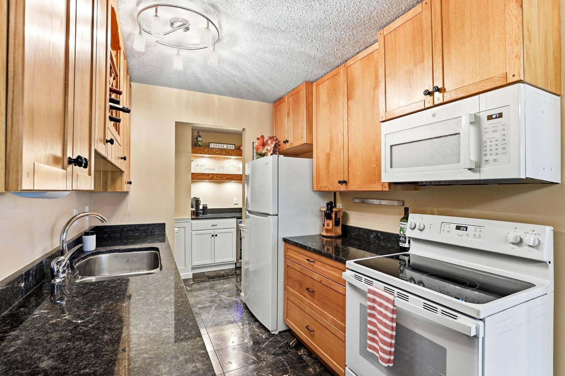 4412 Cedar Lake Road S, #3, Saint Louis Park, MN 55416 Maple kitchen cabinetry