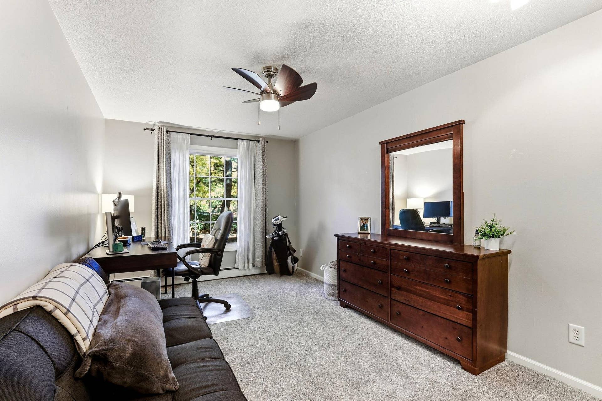 4412 Cedar Lake Road S, #3, Saint Louis Park, MN 55416 Guest room