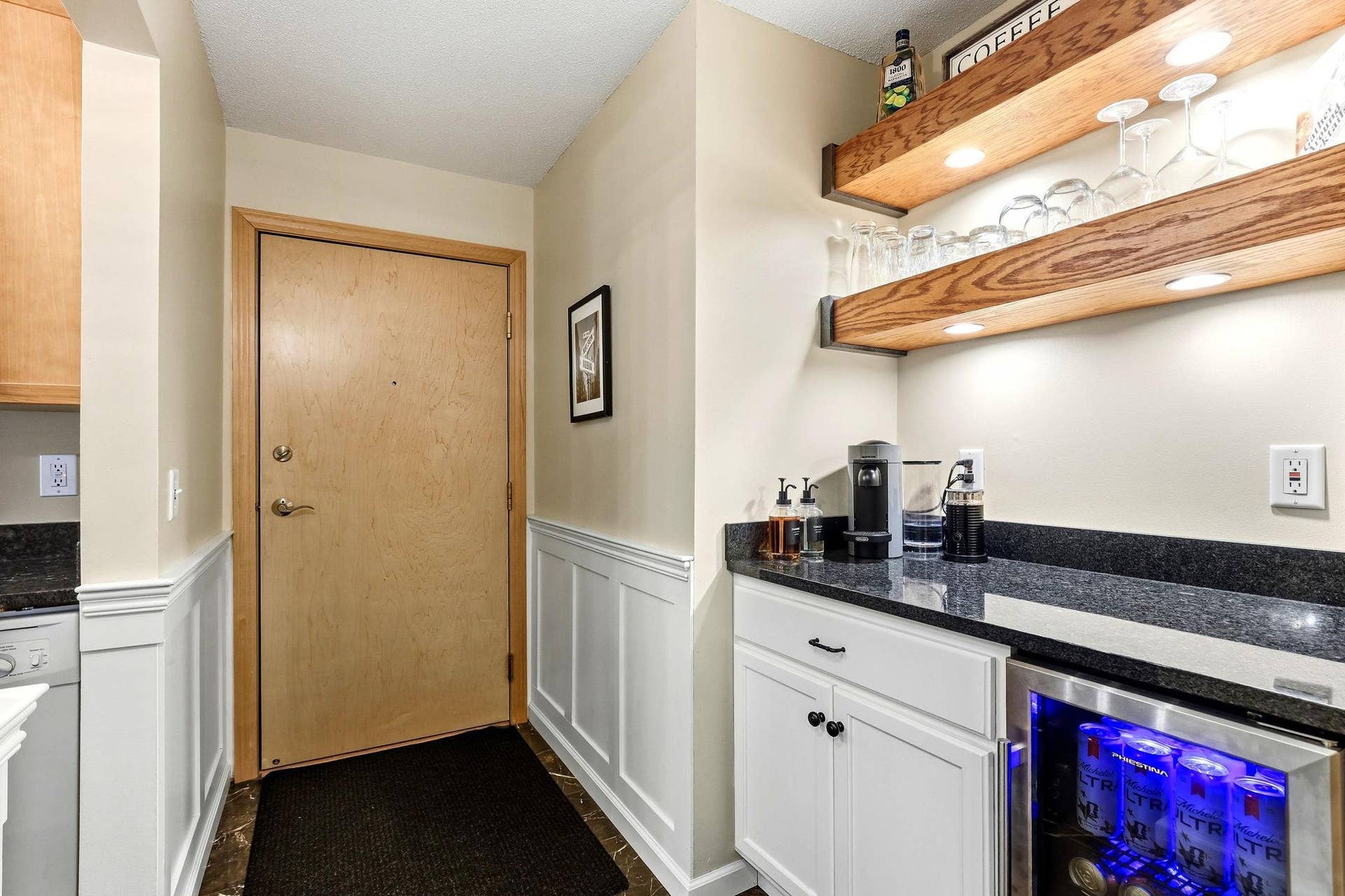 4412 Cedar Lake Road S, #3, Saint Louis Park, MN 55416 Entryway