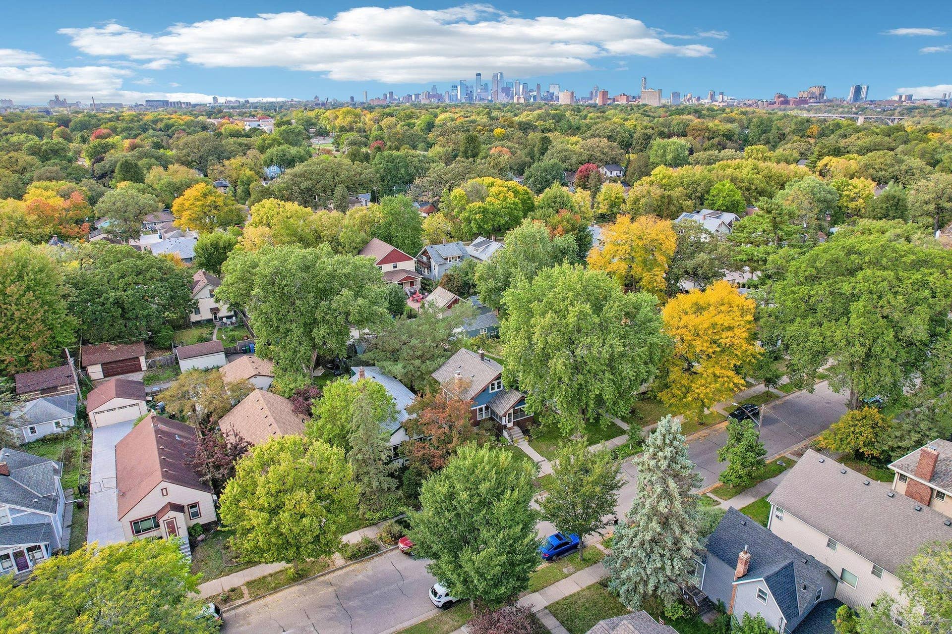 2820 42nd Avenue S, 15, Minneapolis, MN 55406 28-web-or-mls-42nd Ave-S0610-047.jpg