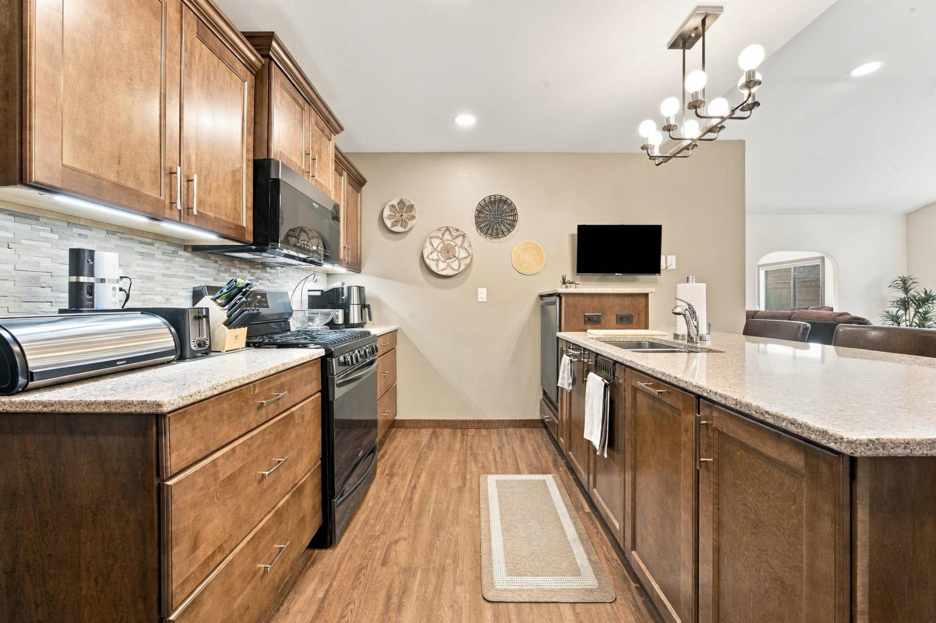 413 38th Avenue E, West Fargo, ND 58078 Kitchen
