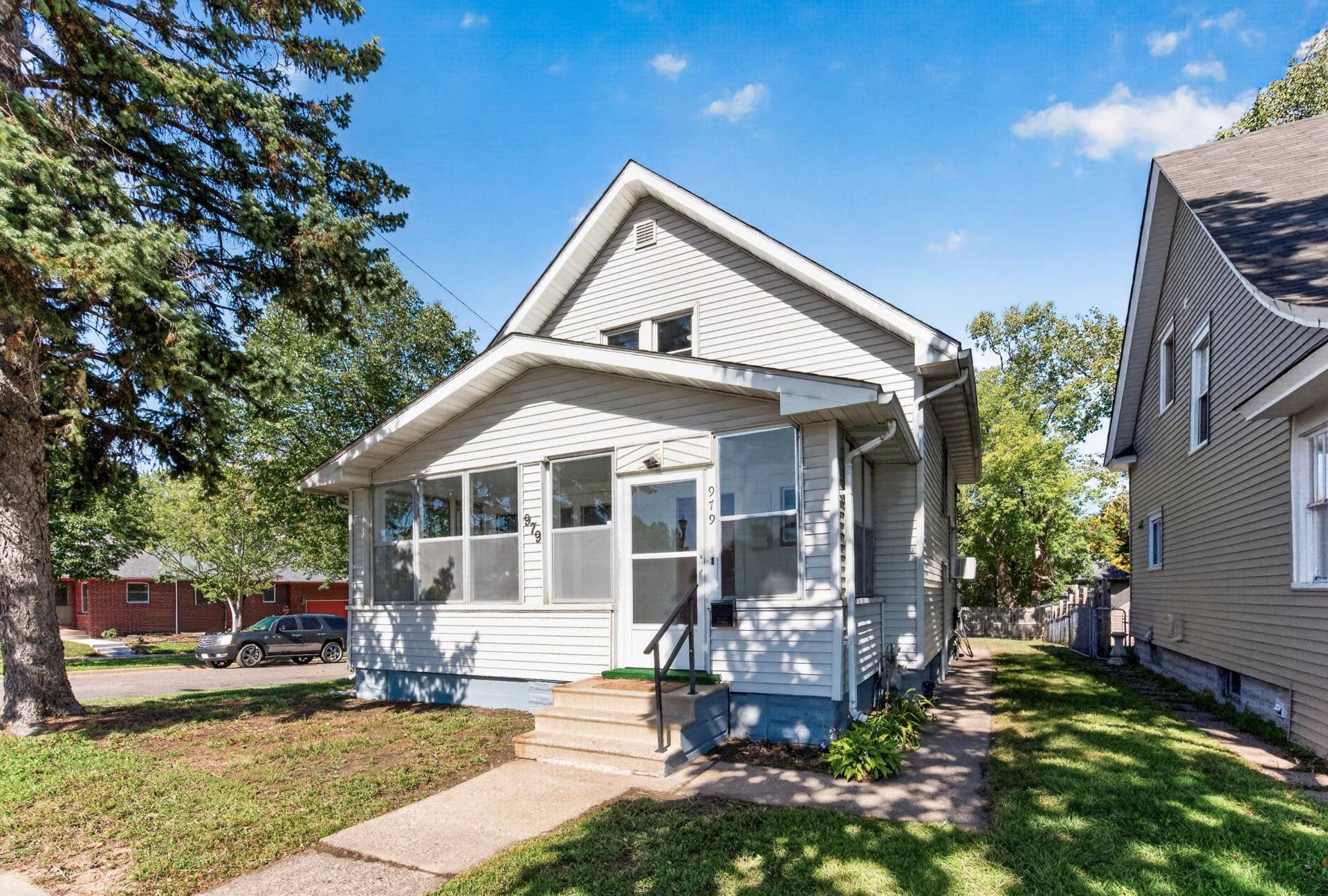 979 Saint Anthony Avenue, 101, Saint Paul, MN 55104 01_979_St_Anthony1.jpg