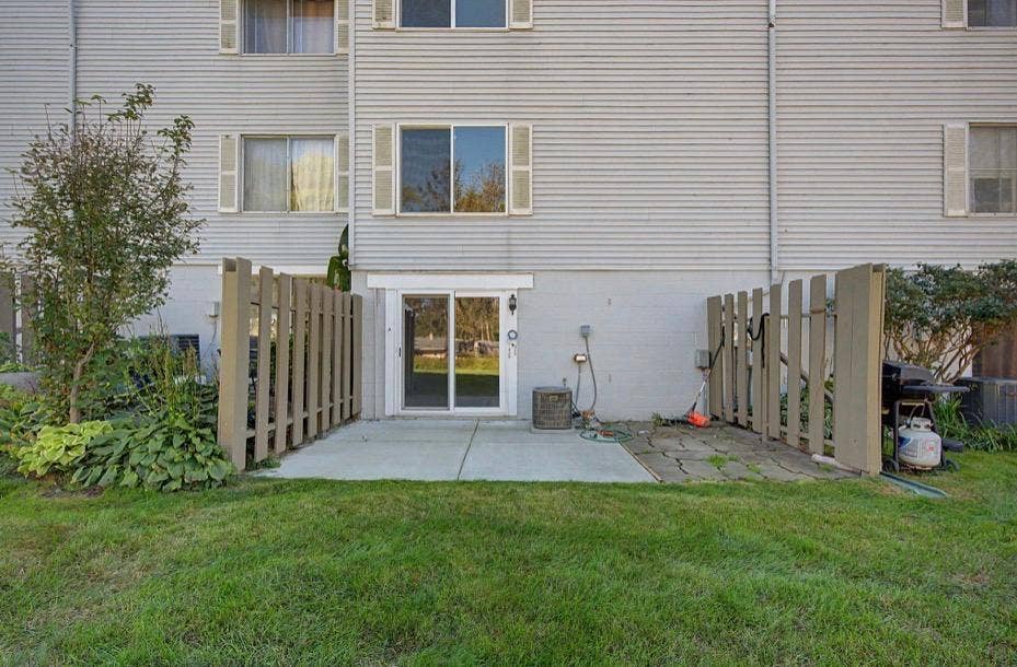 2281 Pond Avenue, Maplewood, MN 55119 IMG_9471.jpeg